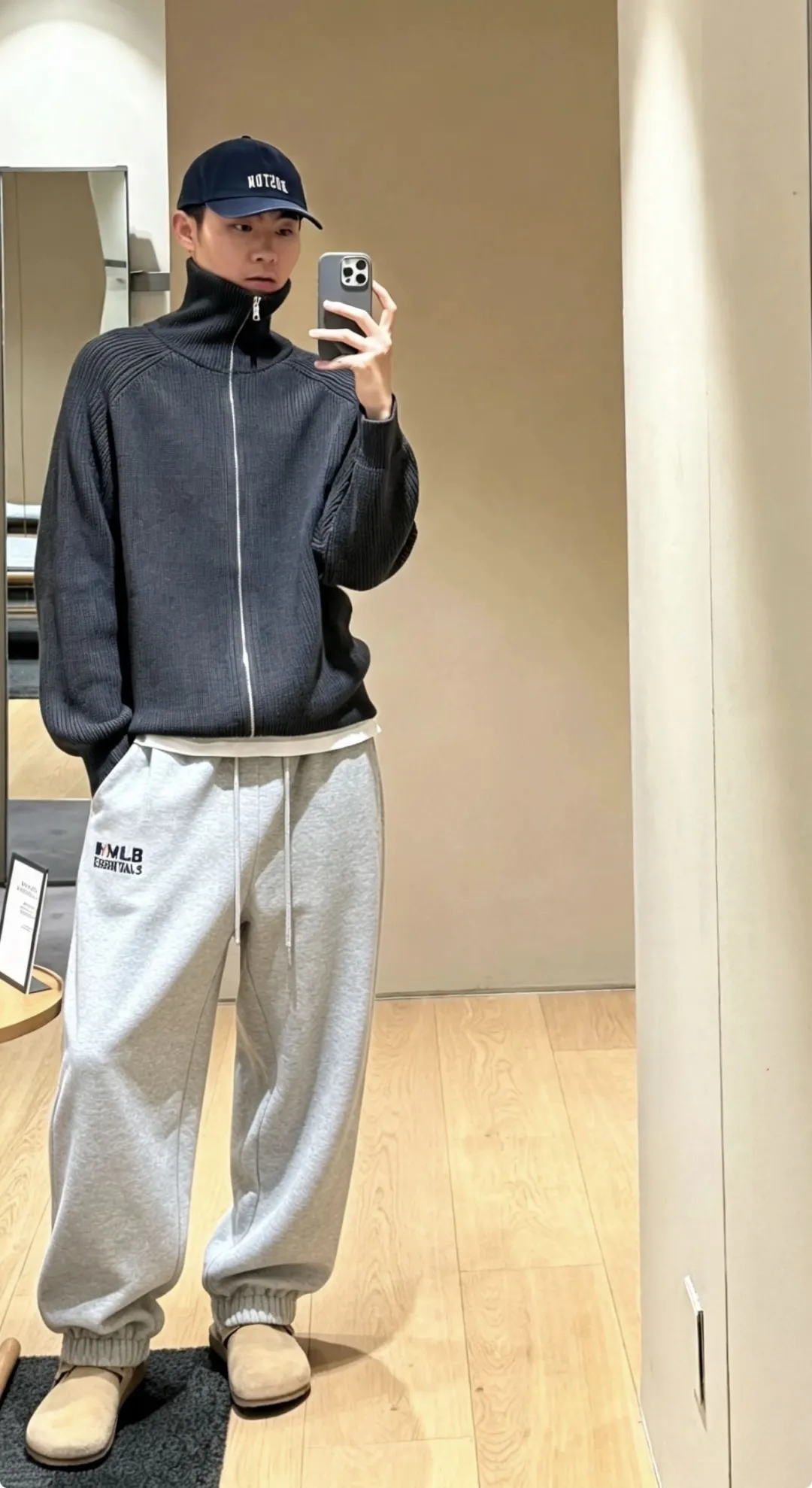 Fear of God Essentials x MLB Logo Sweatpants D17023703 — view 6