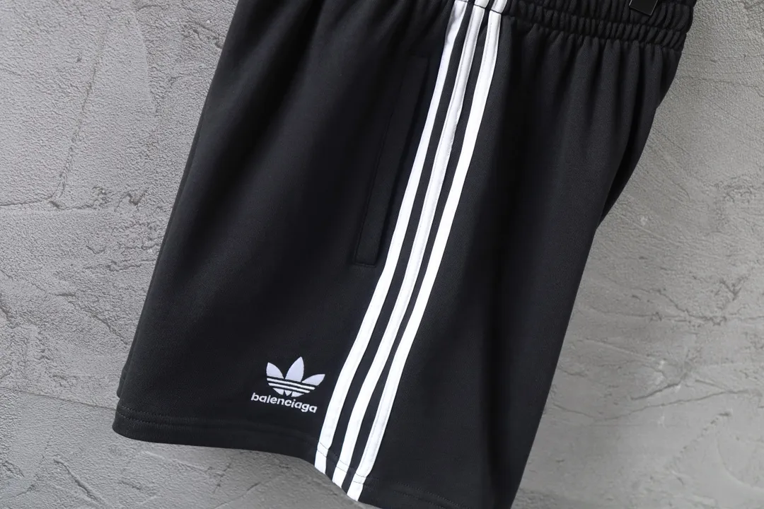 Logo Embroidered Striped Jersey Shorts D16521271 — view 30