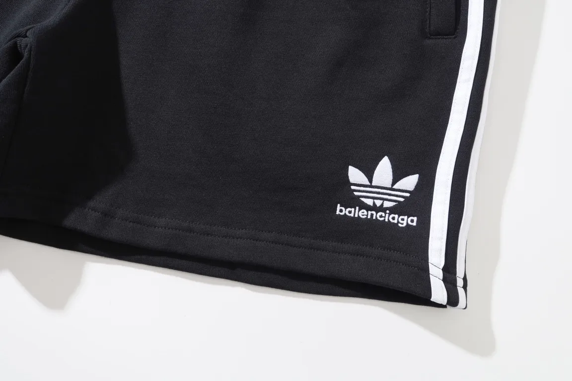 Logo Embroidered Striped Jersey Shorts D16521271 — view 39