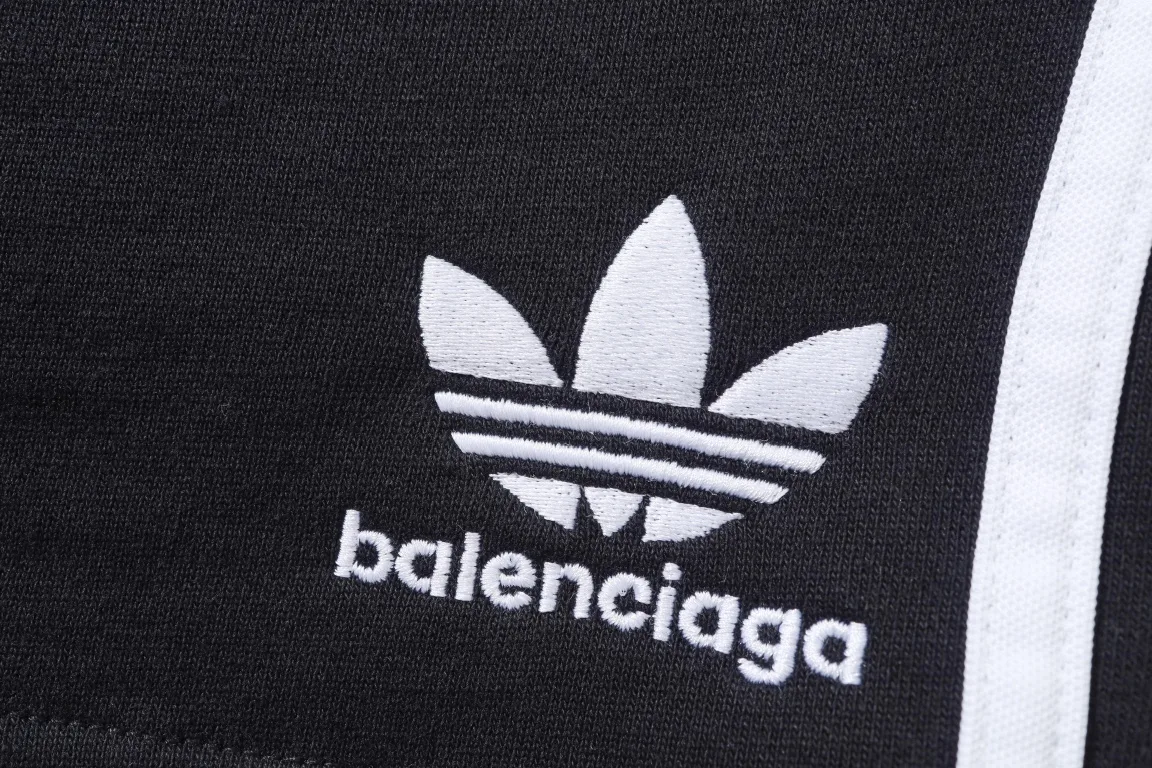 Logo Embroidered Striped Jersey Shorts D16521271 — view 40