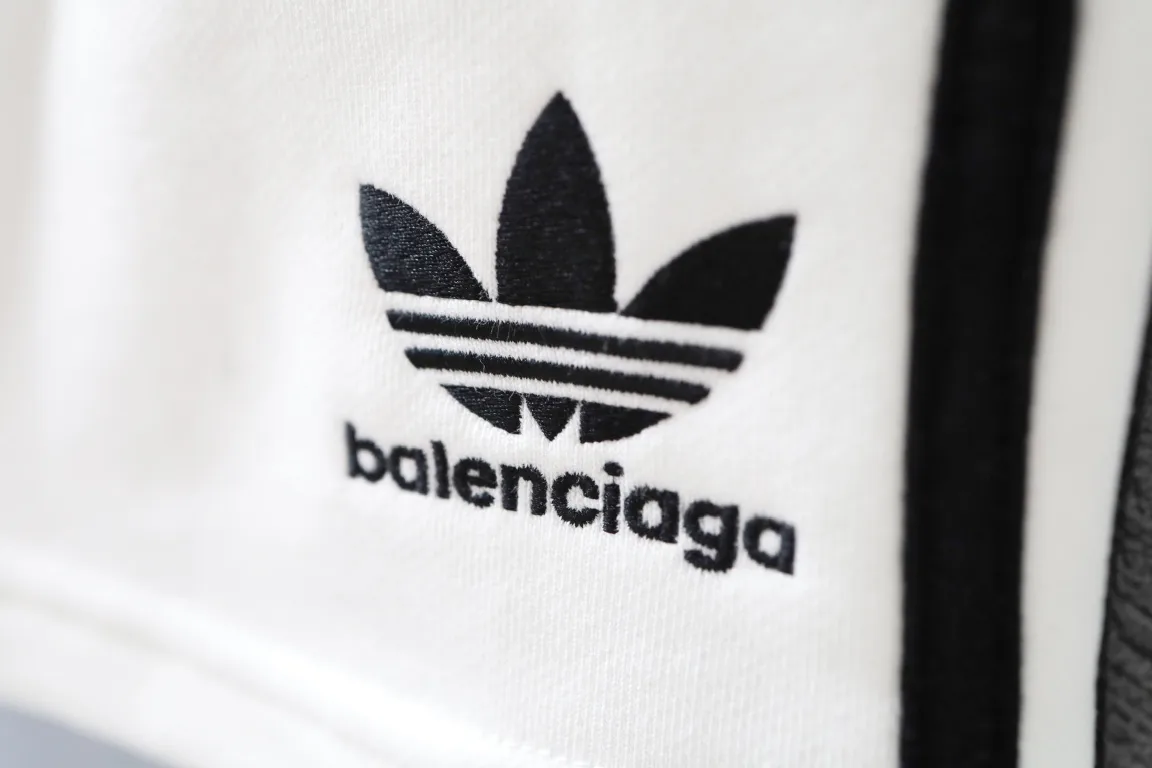 Logo Embroidered Striped Jersey Shorts D16521271 — view 48