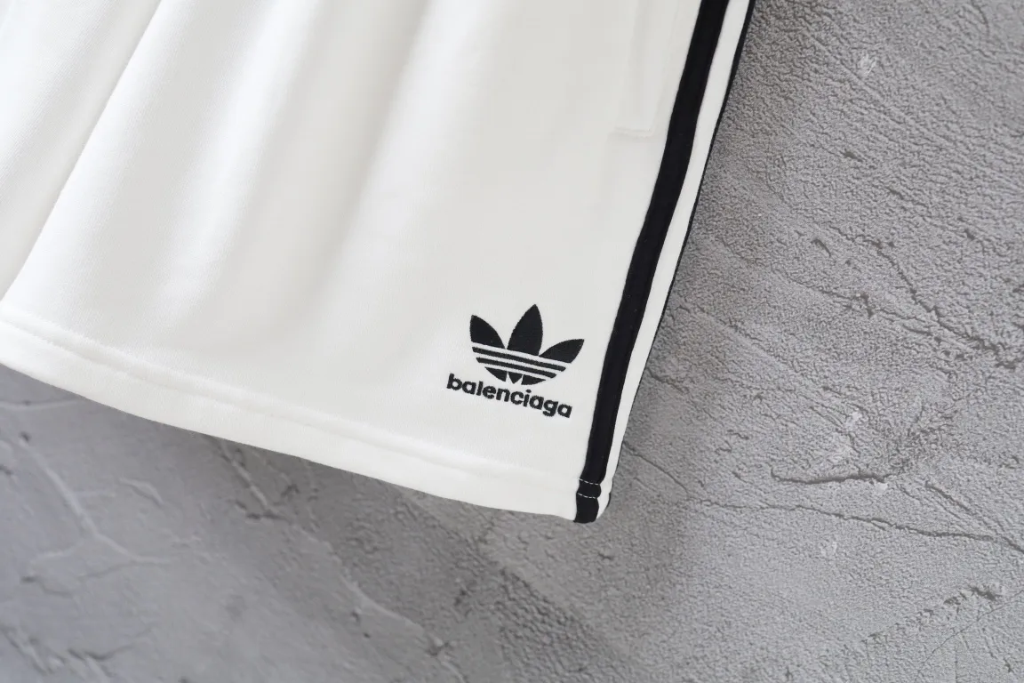 Logo Embroidered Striped Jersey Shorts D16521271 — view 49