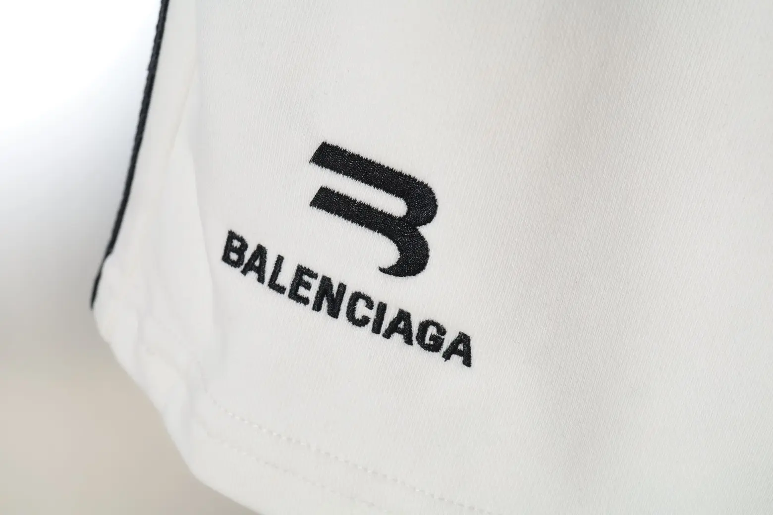 3B Logo Embroidered Side-Stripe Shorts D16521268 — view 4