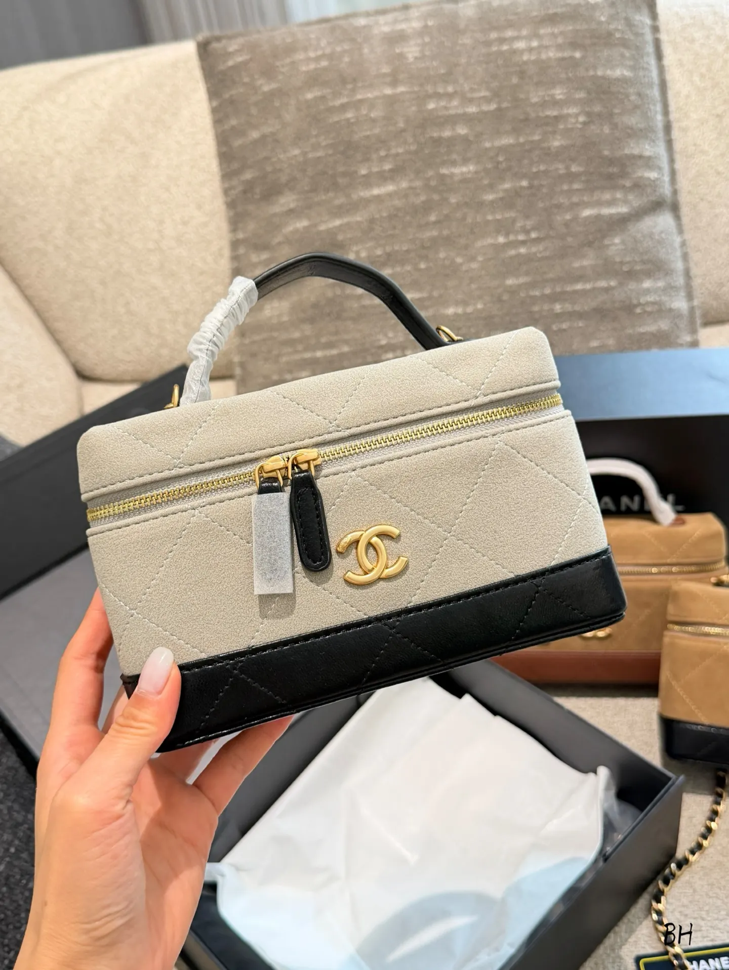 Suede and Lambskin Vanity Case Bag D35518172 — view 3