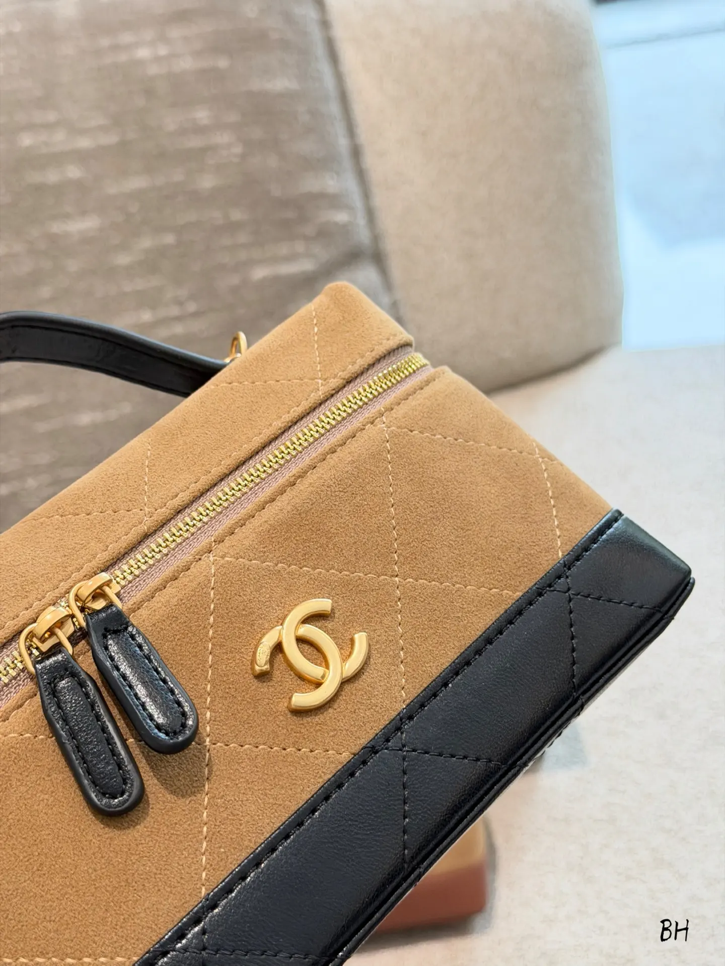 Suede and Lambskin Vanity Case Bag D35518172 — view 7
