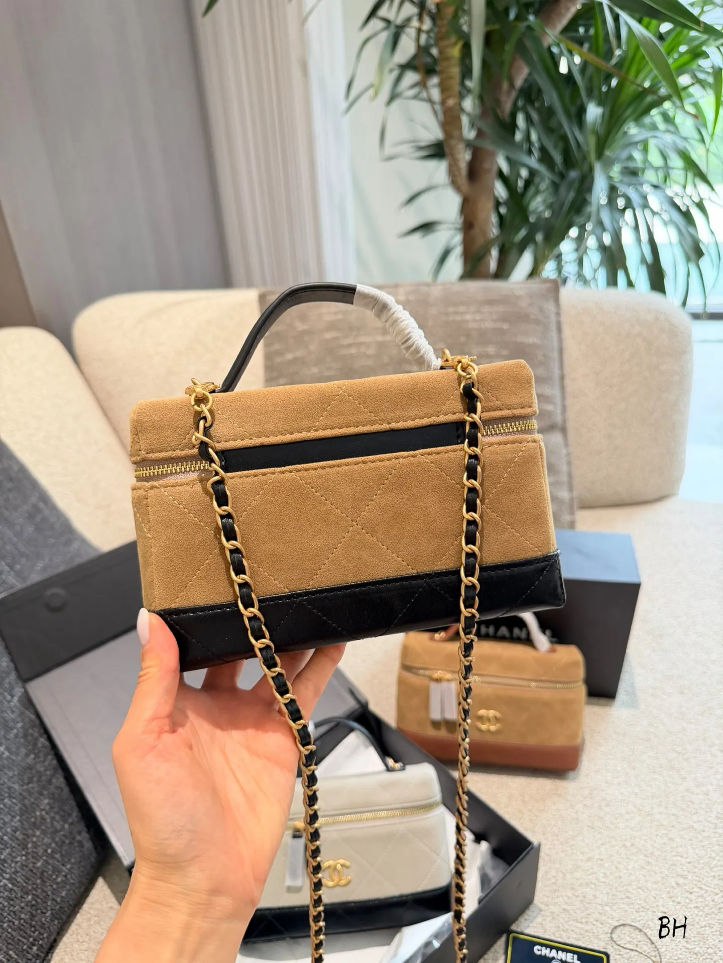 Suede and Lambskin Vanity Case Bag D35518172 — view 8