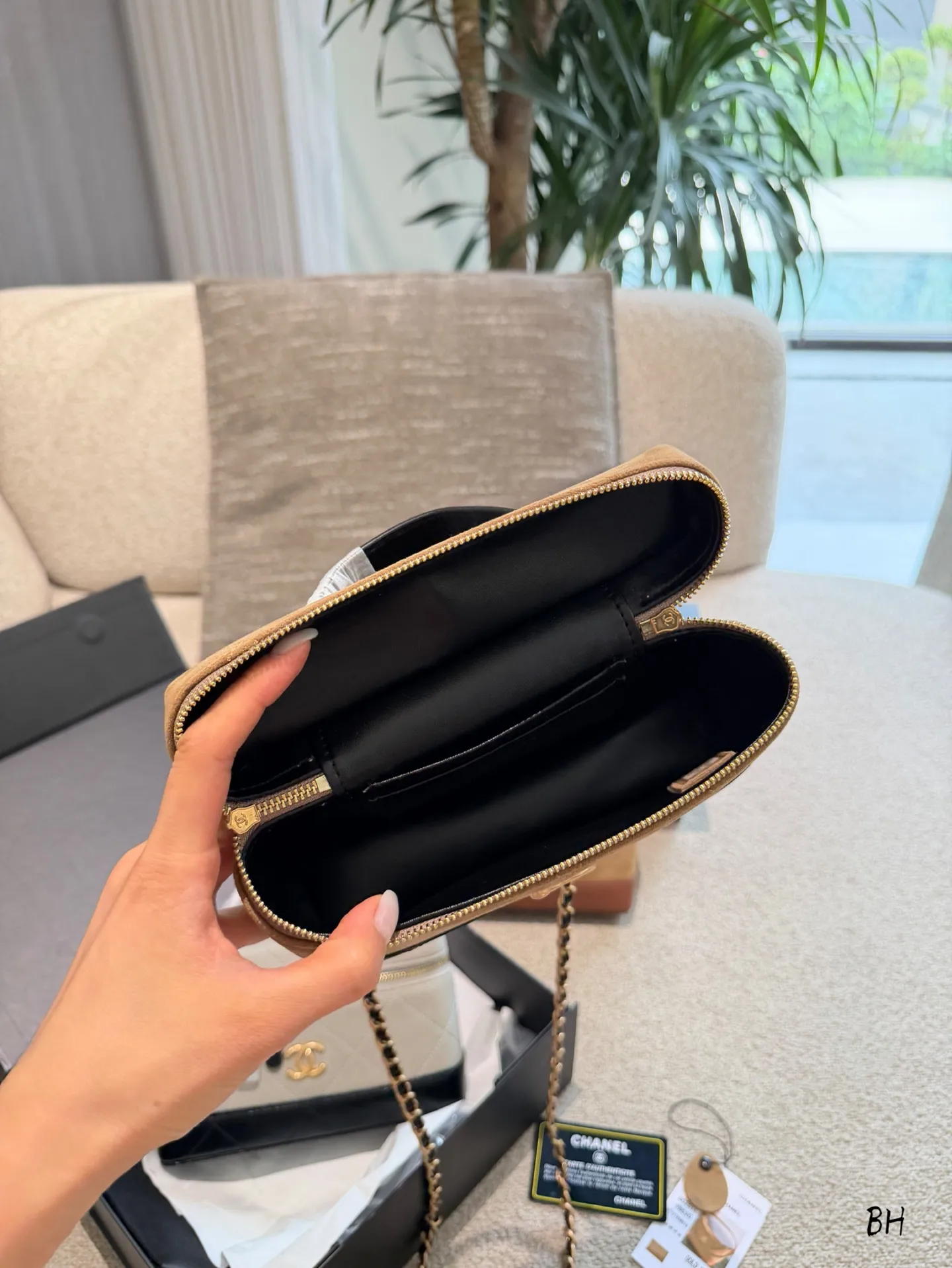 Suede and Lambskin Vanity Case Bag D35518172 — view 9