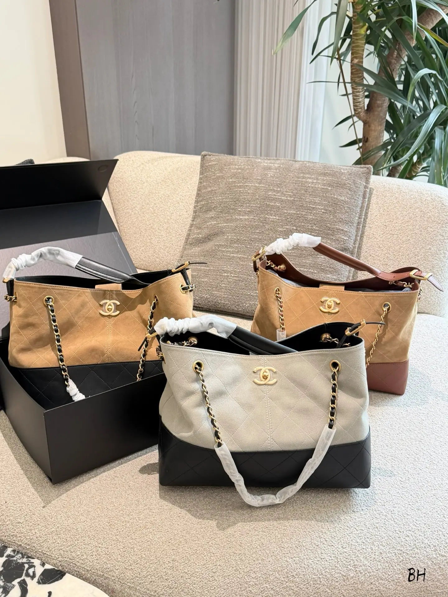Chanel 25A Suede and Lambskin Hobo Tote Bag D38018168