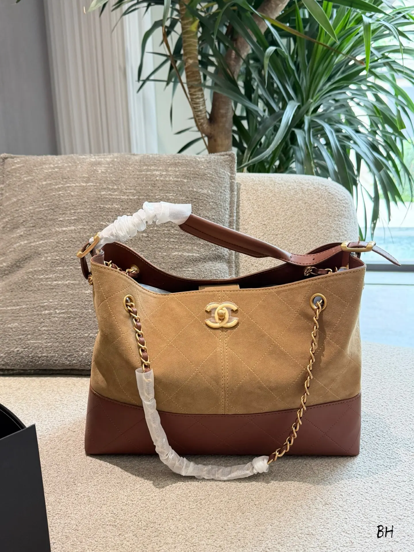 Chanel 25A Suede and Lambskin Hobo Tote Bag D38018168 — view 3