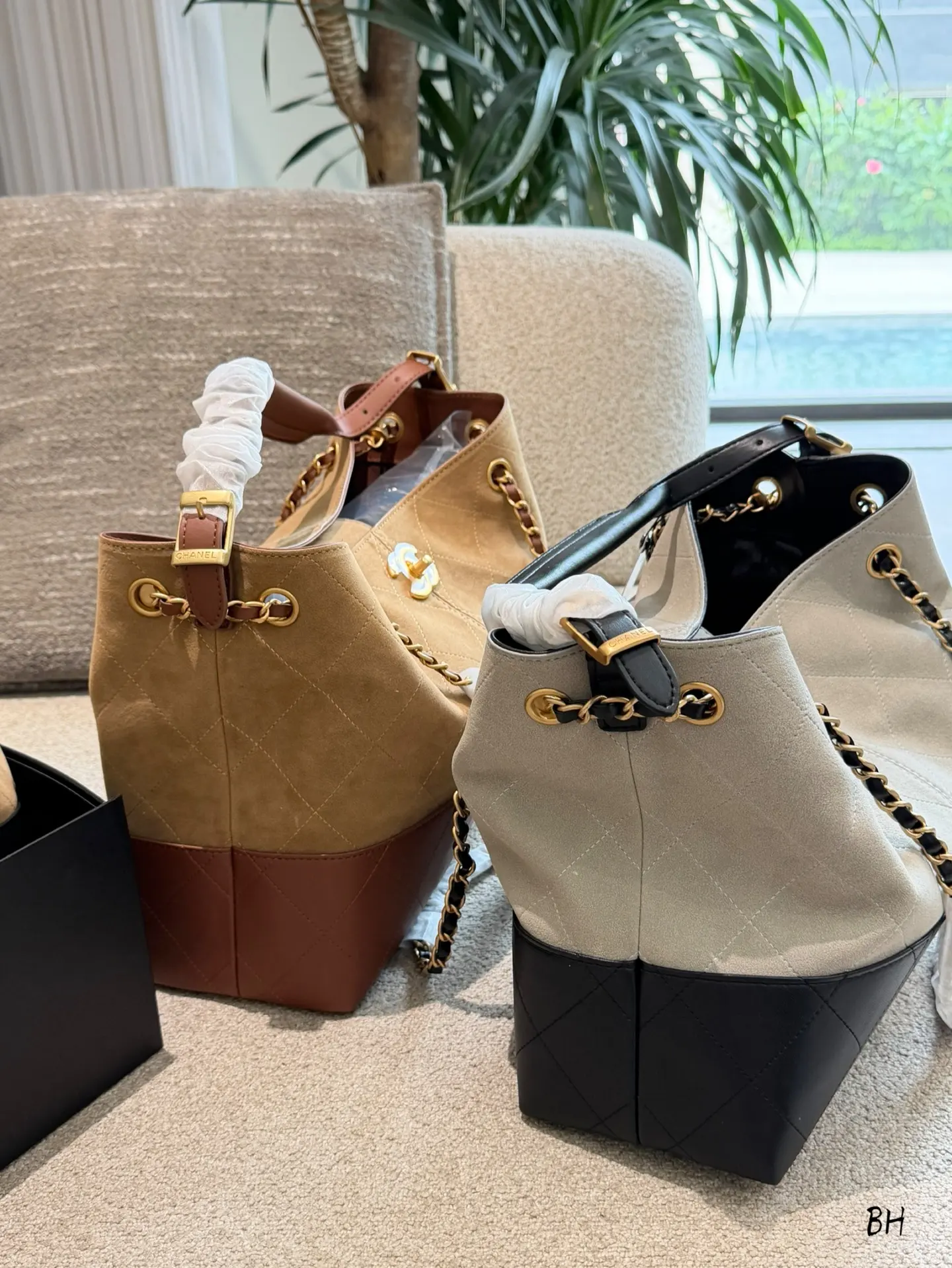 Chanel 25A Suede and Lambskin Hobo Tote Bag D38018168 — view 5