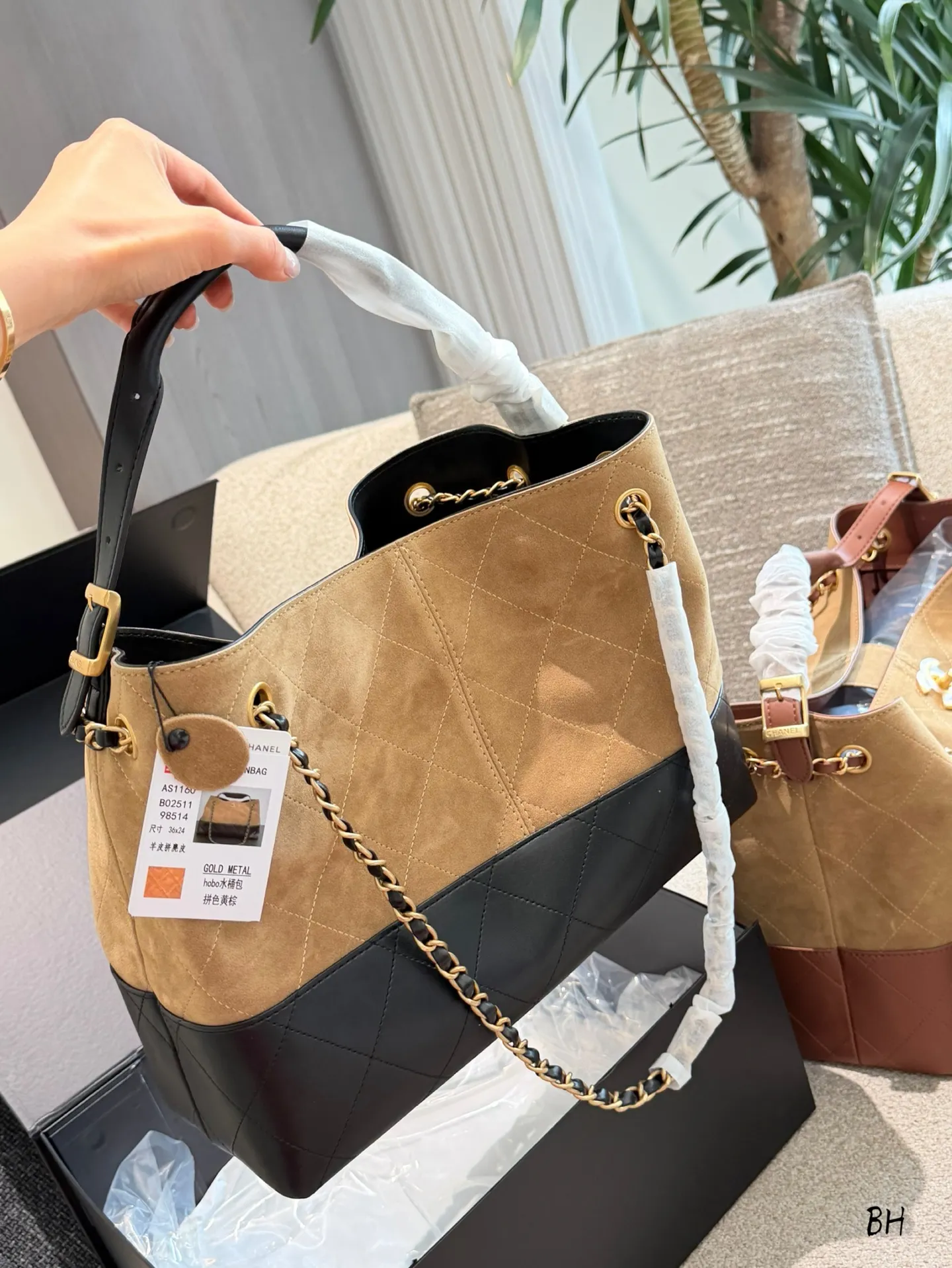 Chanel 25A Suede and Lambskin Hobo Tote Bag D38018168 — view 8