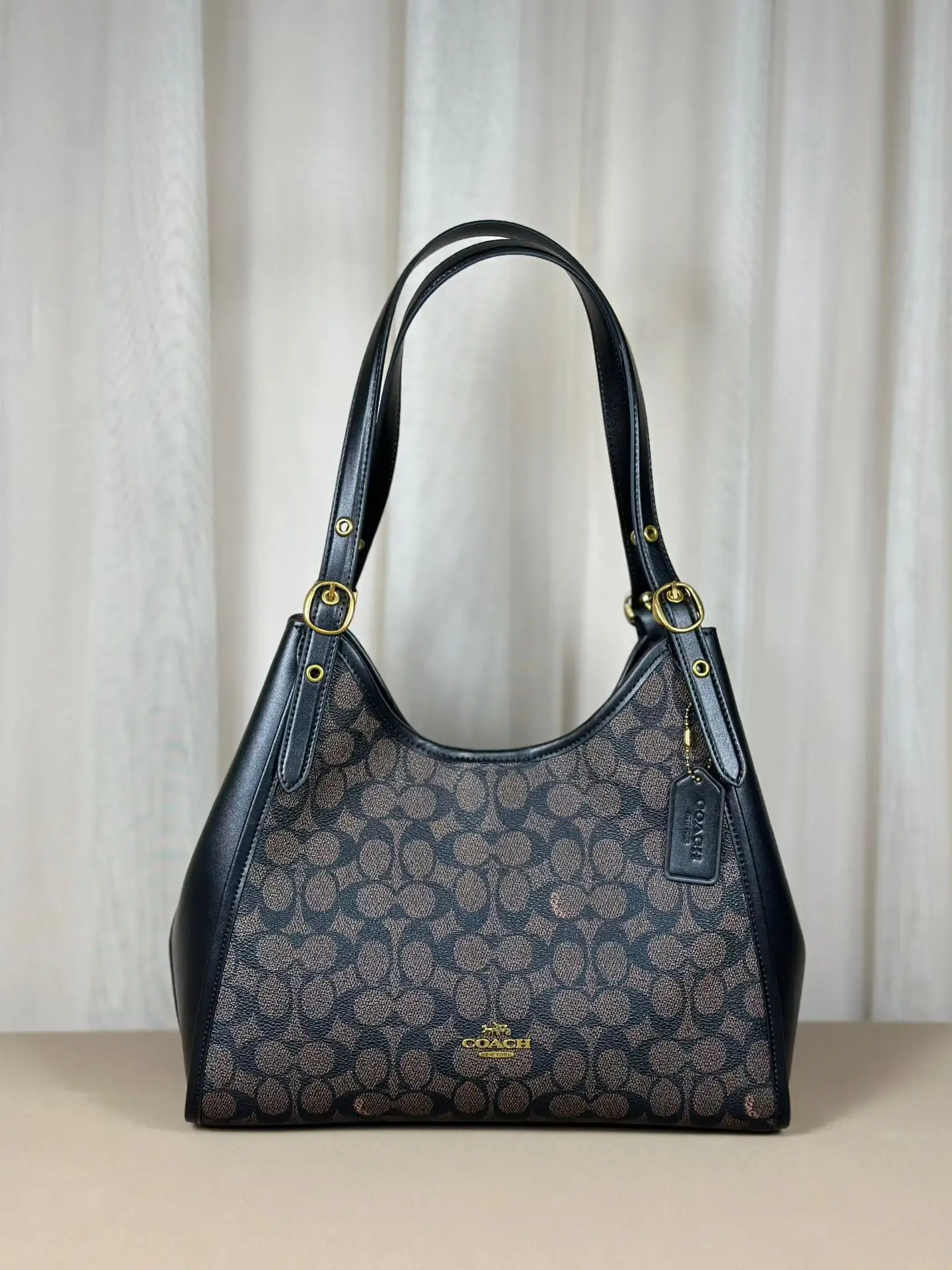 Erin Signature Coated Canvas Shoulder Bag D39018077