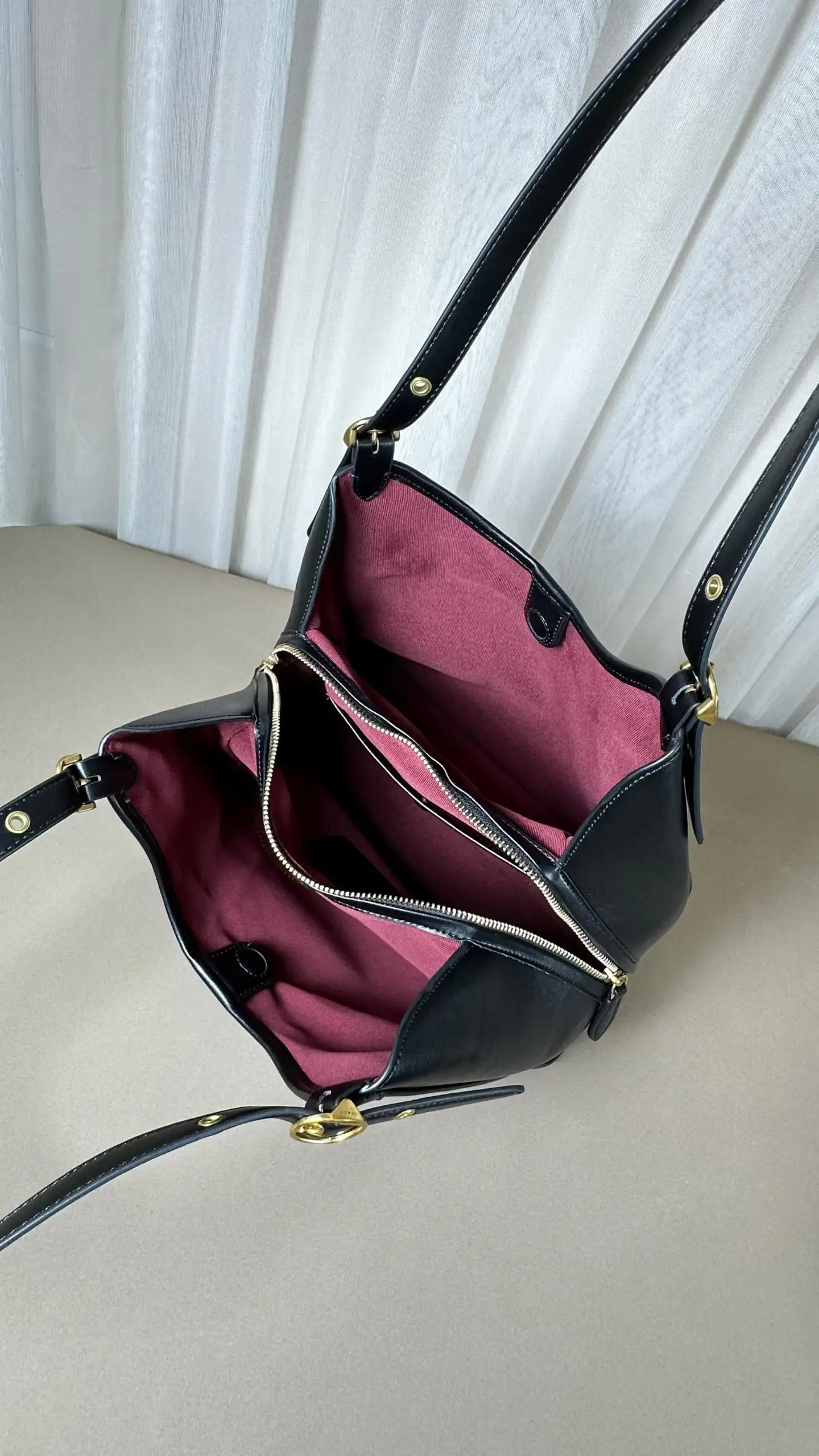 Erin Signature Coated Canvas Shoulder Bag D39018077 — view 7