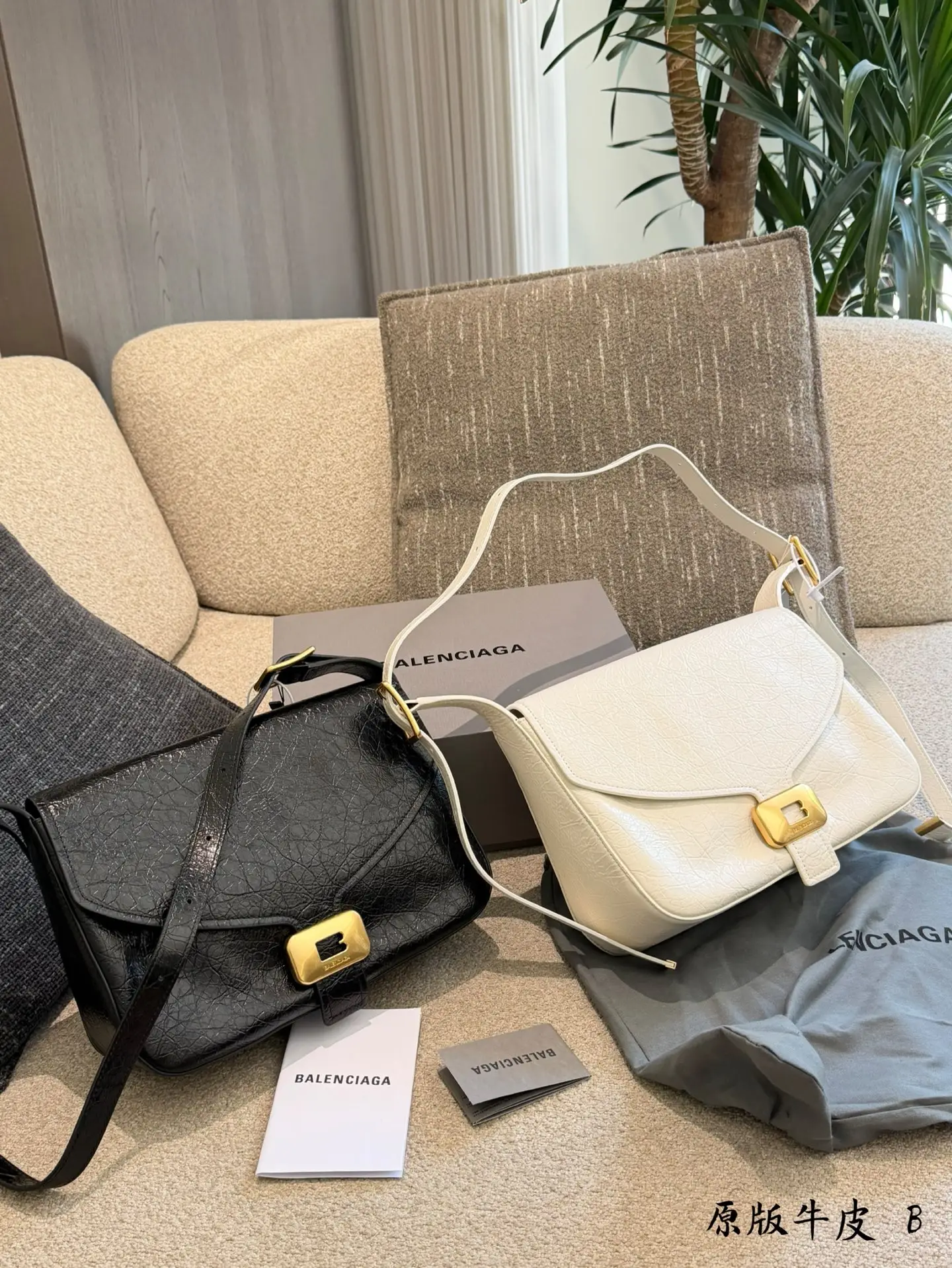 Clicca Leather Shoulder Bag D40018397 — view 8