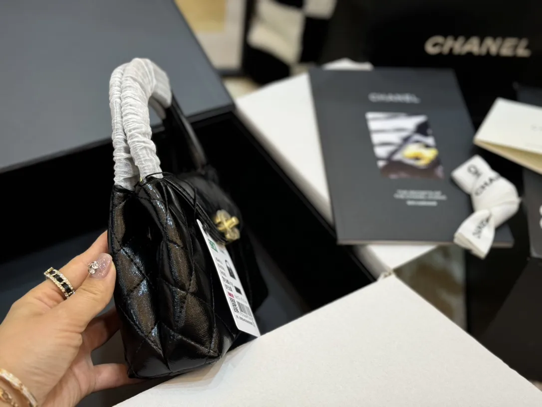 Chanel 23K Kelly Top-Handle Bag D41017845 — view 4