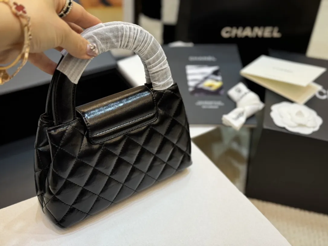 Chanel 23K Kelly Top-Handle Bag D41017845 — view 5