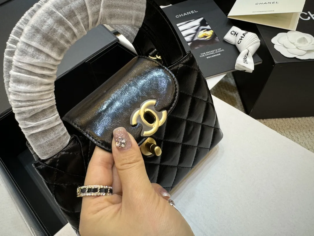 Chanel 23K Kelly Top-Handle Bag D41017845 — view 6