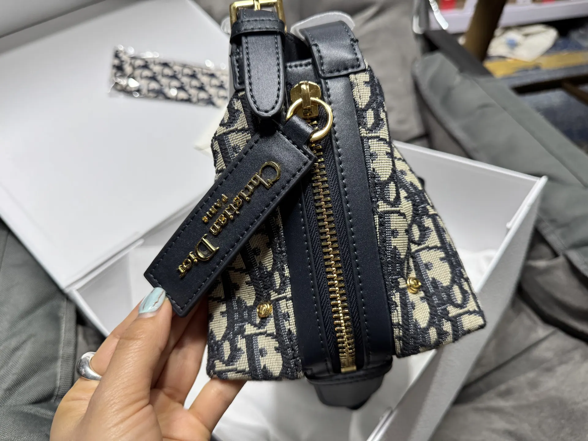 D-Journey Oblique Canvas Bag D48017771 — view 4