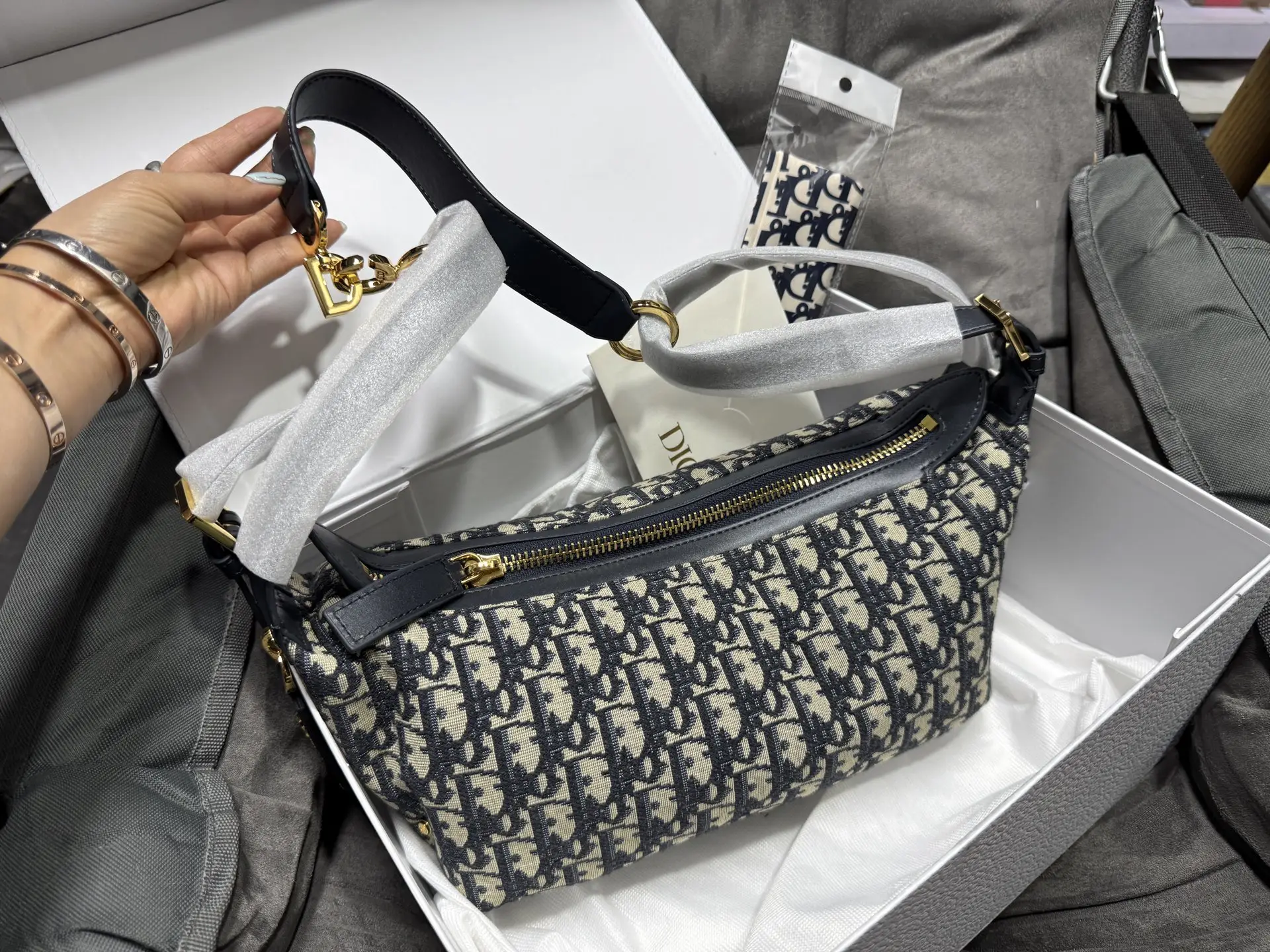D-Journey Oblique Canvas Bag D48017771 — view 7