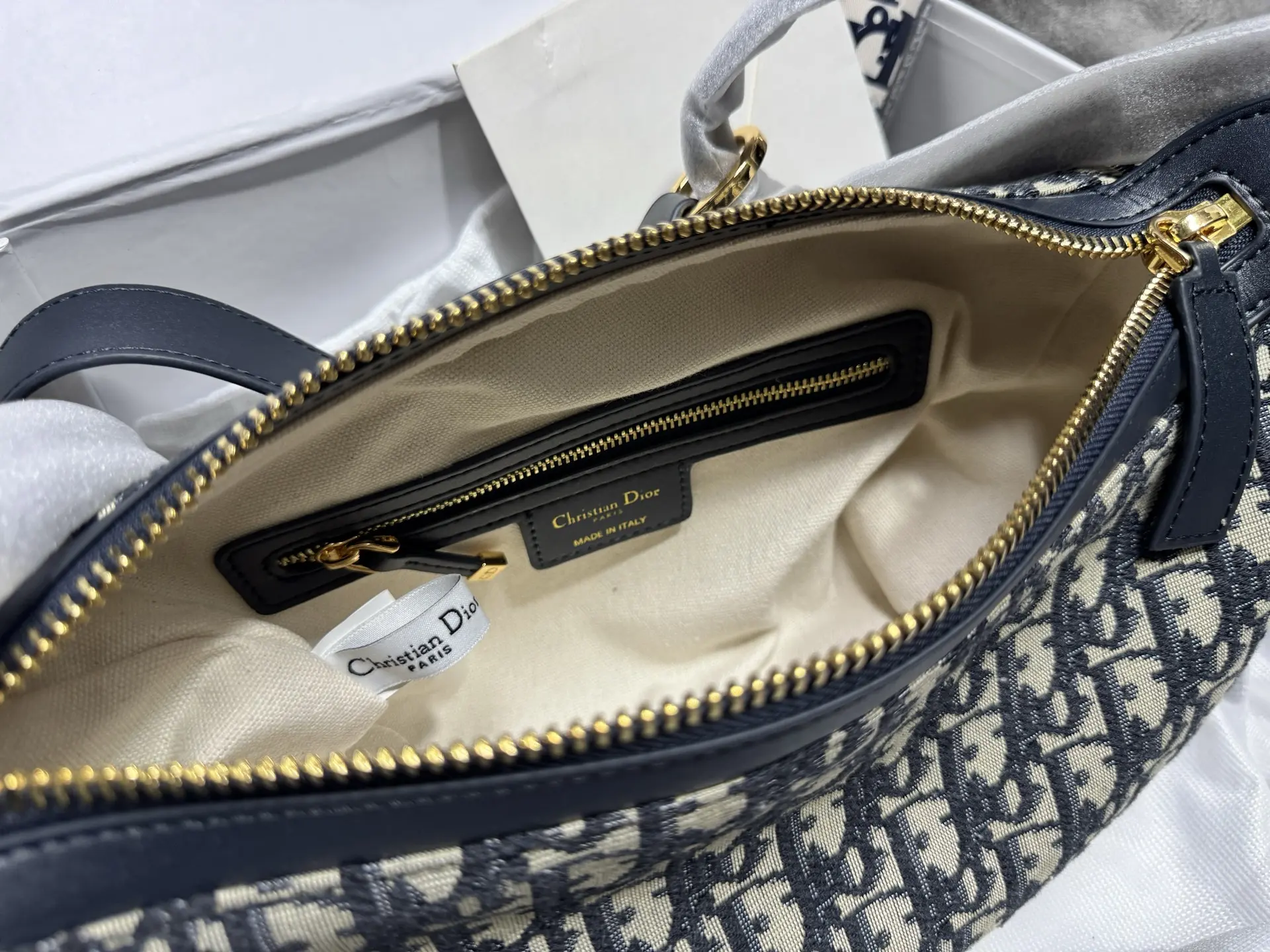 D-Journey Oblique Canvas Bag D48017771 — view 8