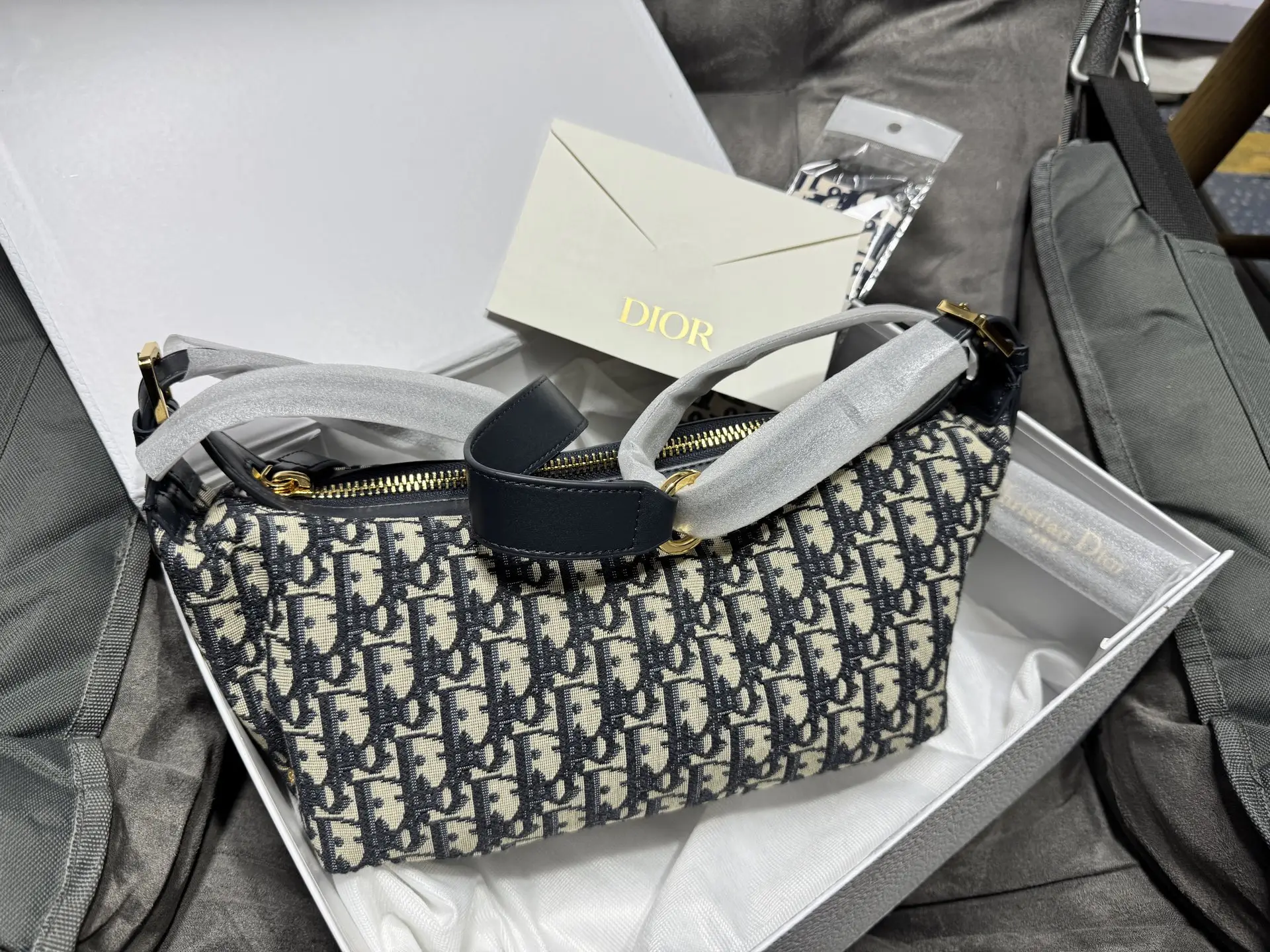 D-Journey Oblique Canvas Bag D48017771 — view 9