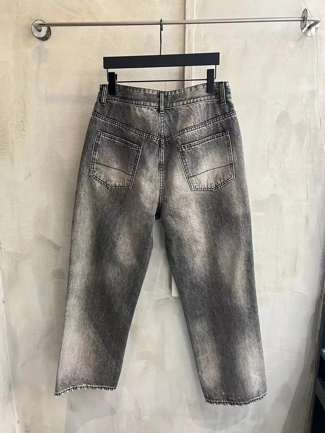 Distressed Tapered Selvedge Denim Jeans D19520579 — view 2