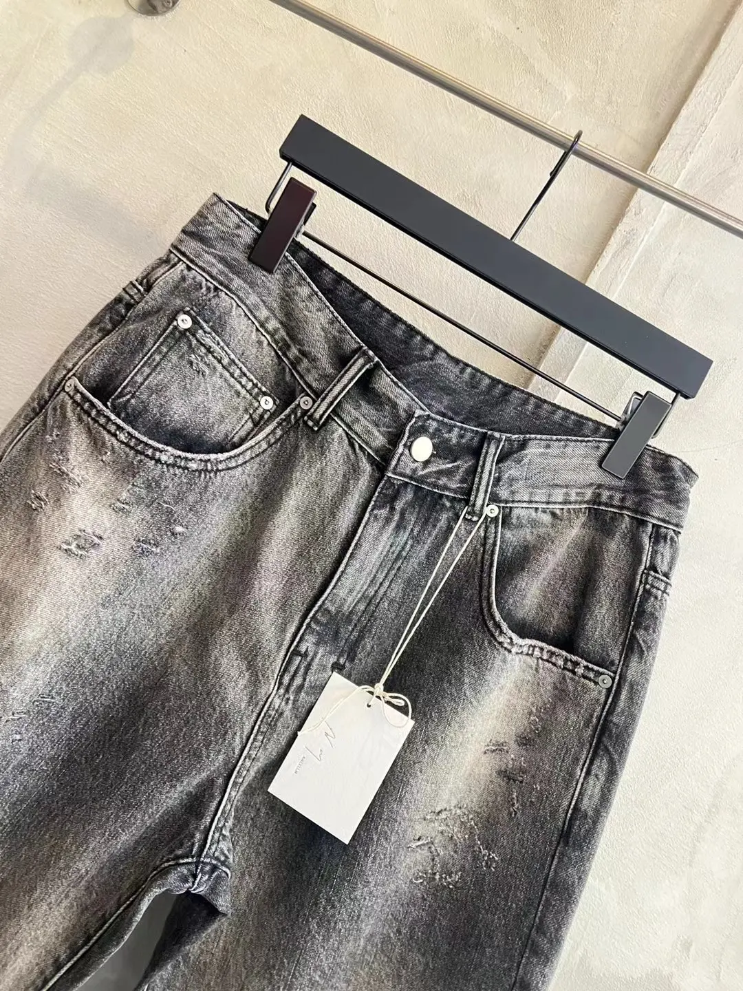 Distressed Tapered Selvedge Denim Jeans D19520579 — view 3