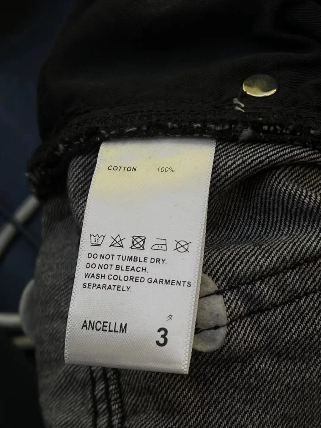 Distressed Tapered Selvedge Denim Jeans D19520579 — view 7
