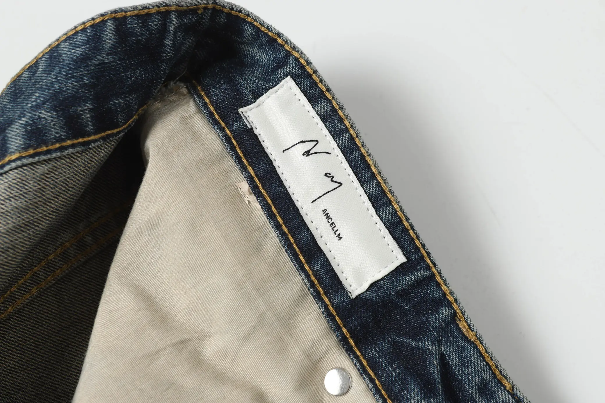 ANCELLM Distressed Tapered-Leg Jeans D20020559 — view 4