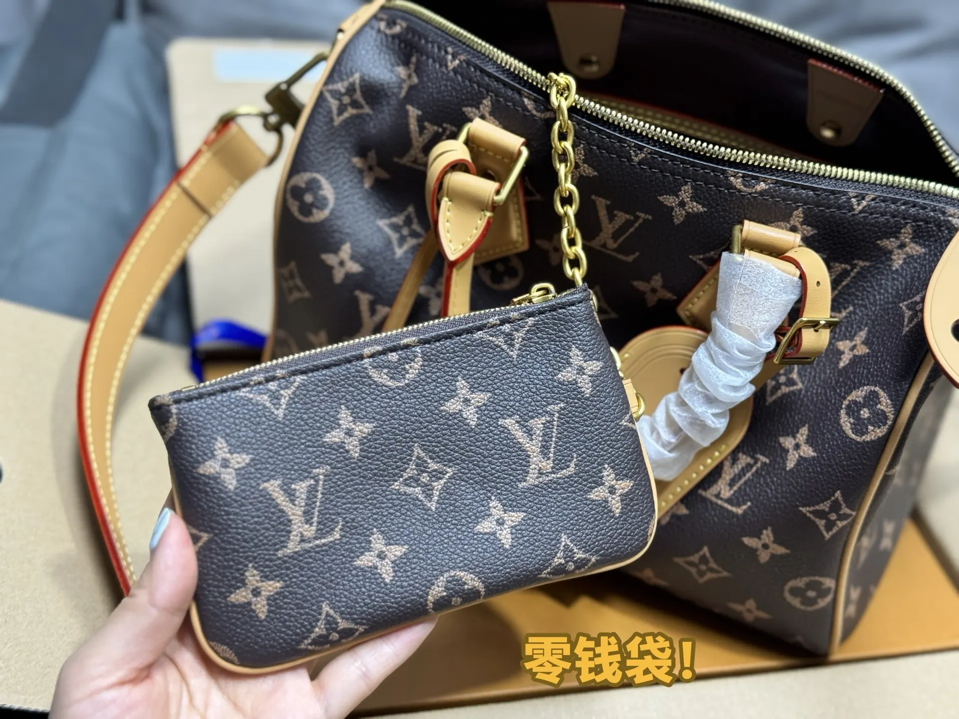 Louis Vuitton Speedy 25 Monogram Handbag D51017871 — view 5