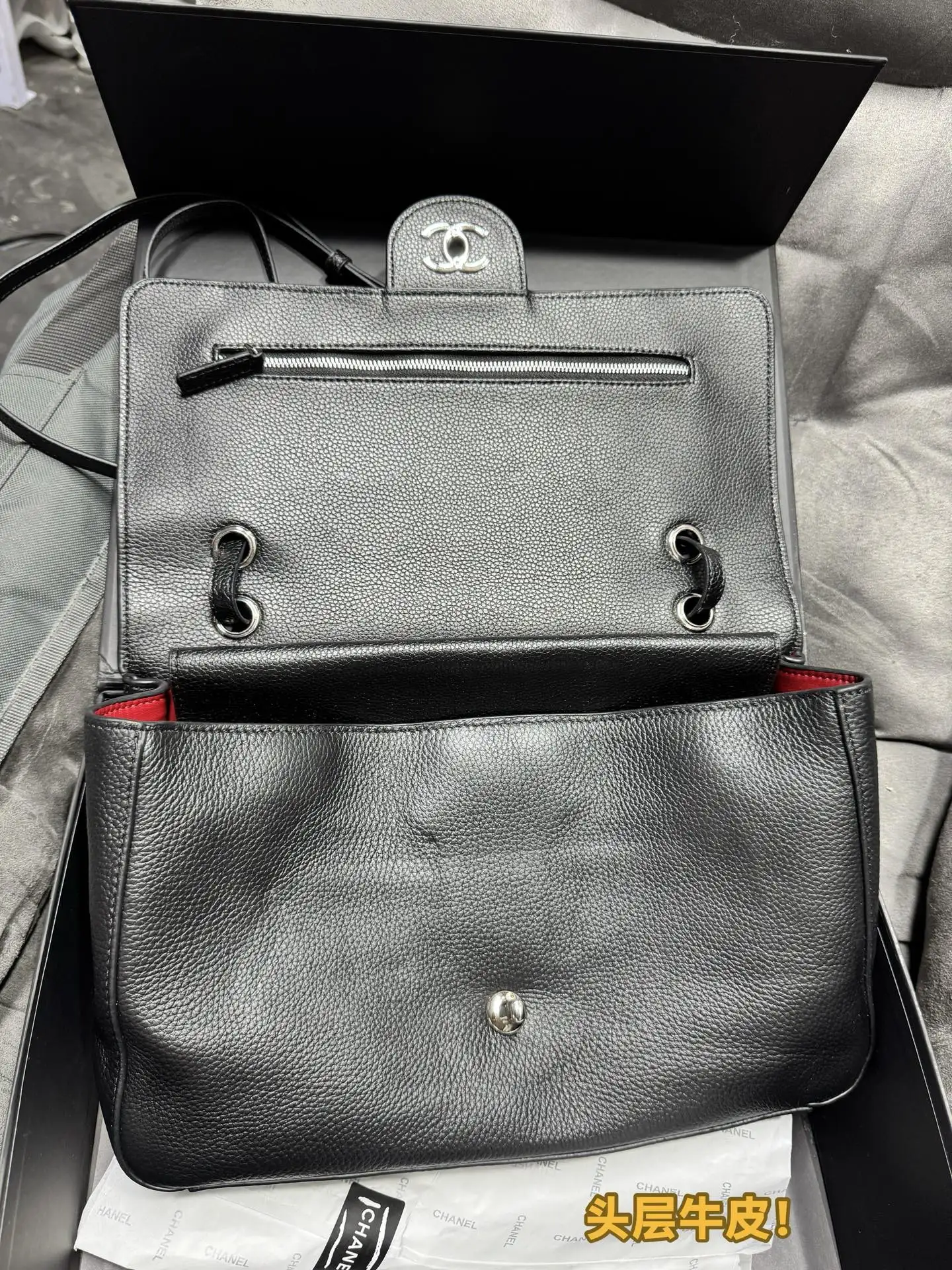 Maxi Flap Bag in Grained Leather D52017839 — view 6