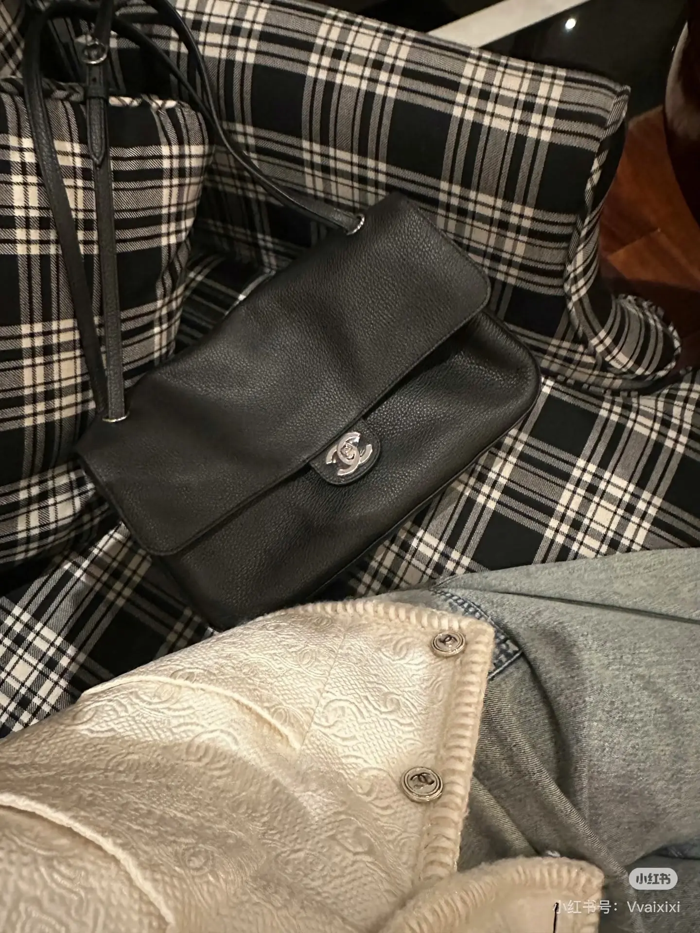 Maxi Flap Shoulder Bag D52017841 — view 4