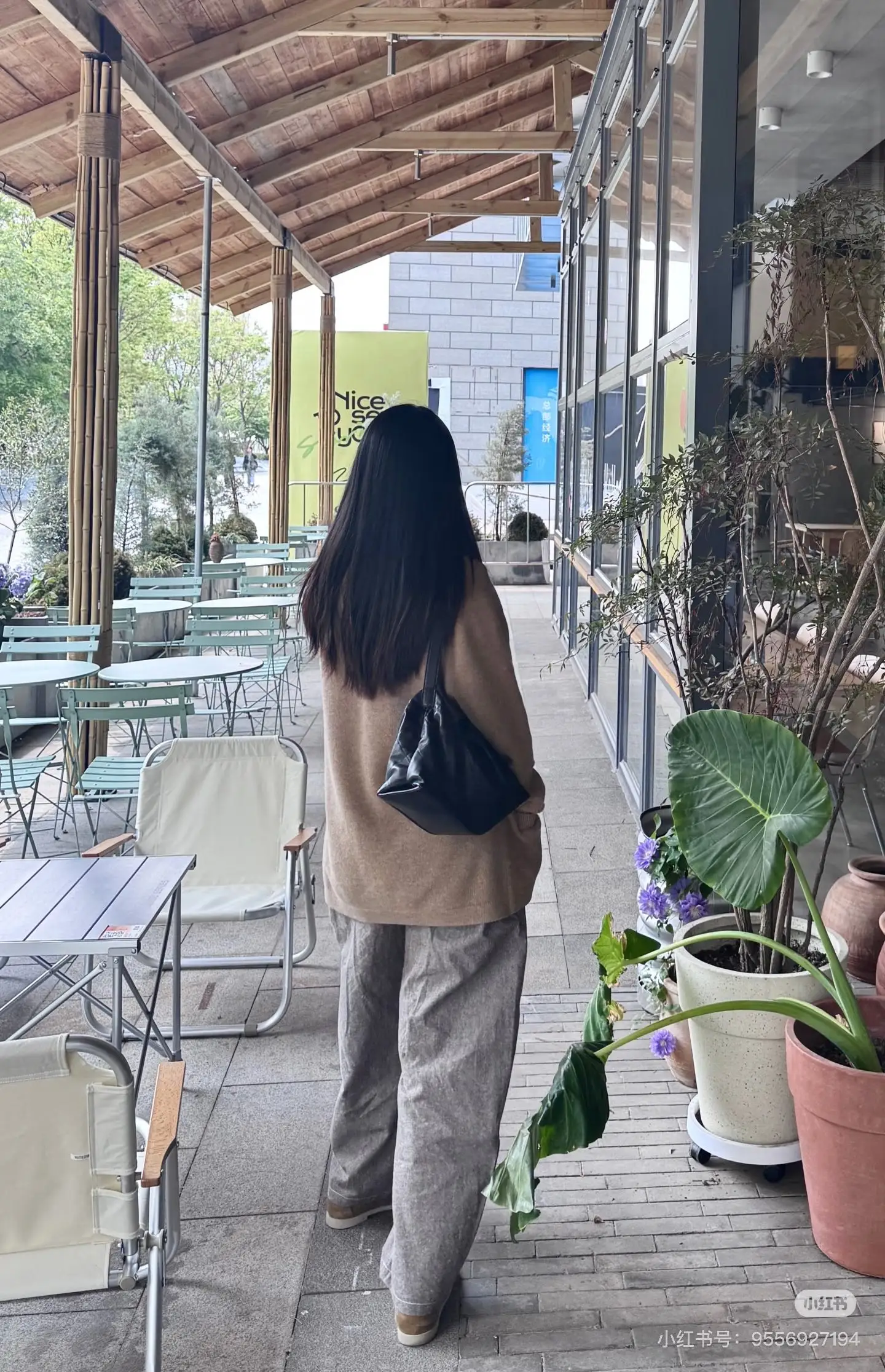 Chanel Quilted Hobo Bag D52017844 — view 4