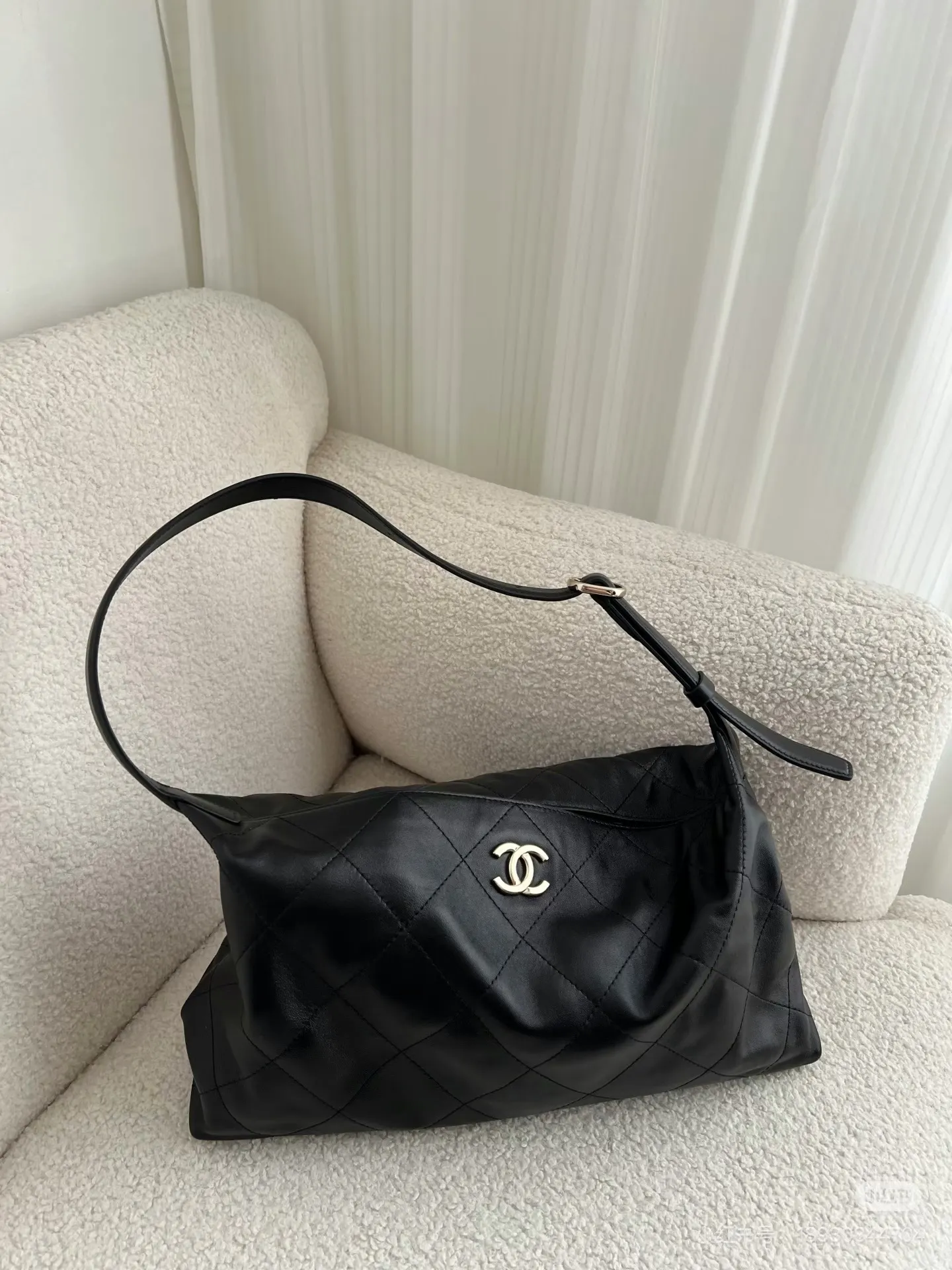 Chanel Quilted Hobo Bag D52017844 — view 6