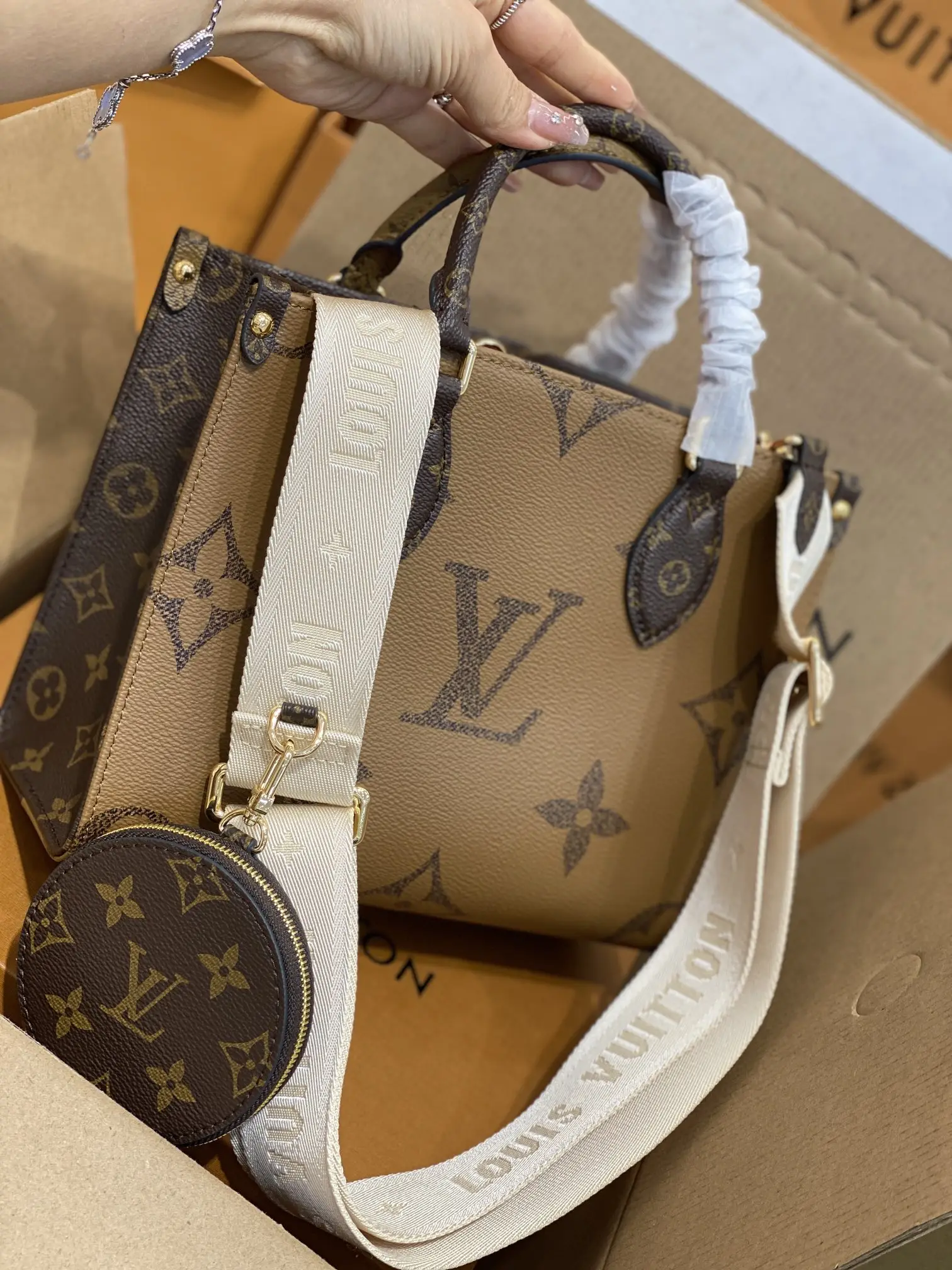 Onthego Jungle Monogram Tote Bag D54017795 — view 5