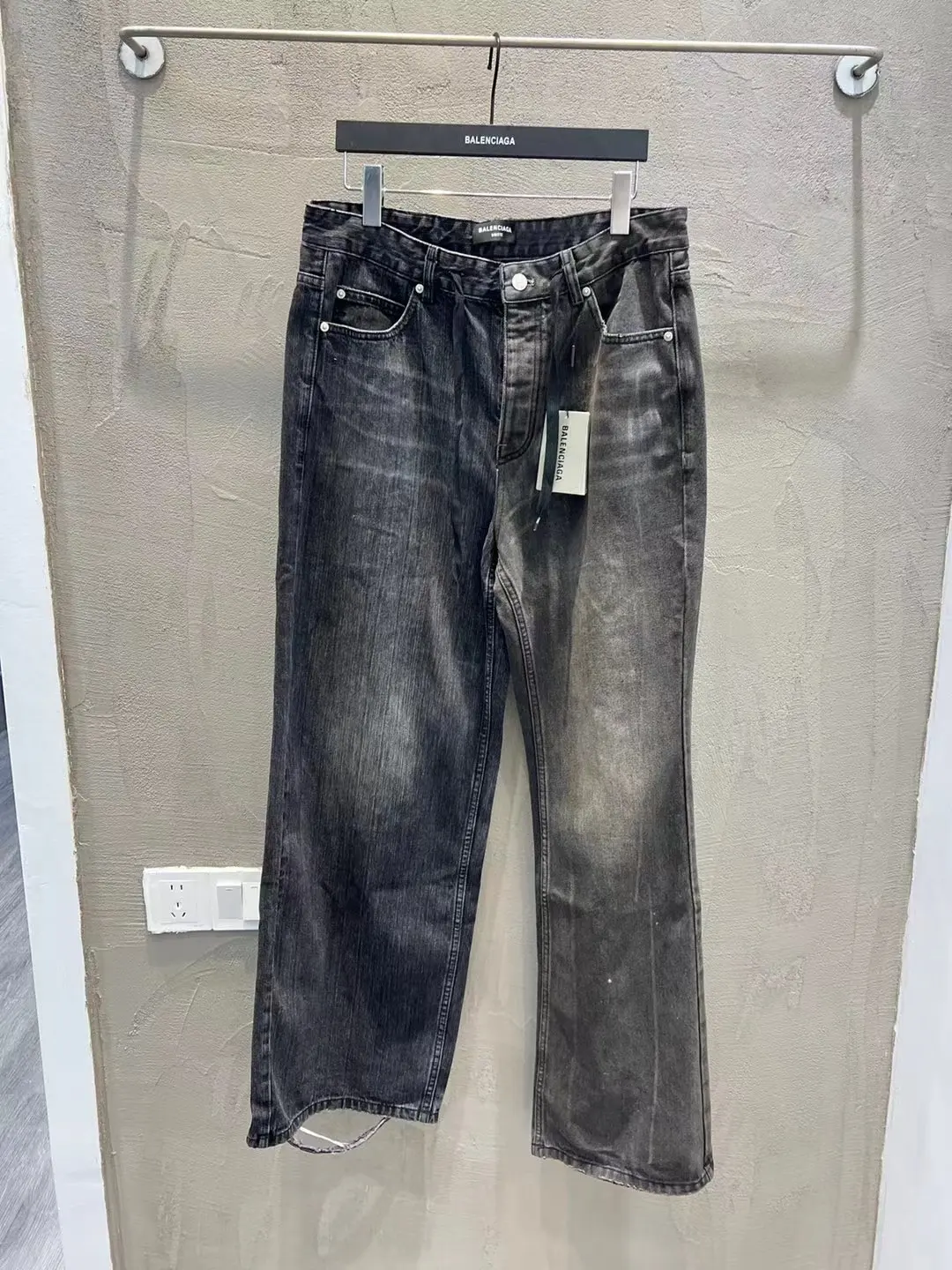 Asymmetric Hybrid Straight and Flare Jeans D23520564