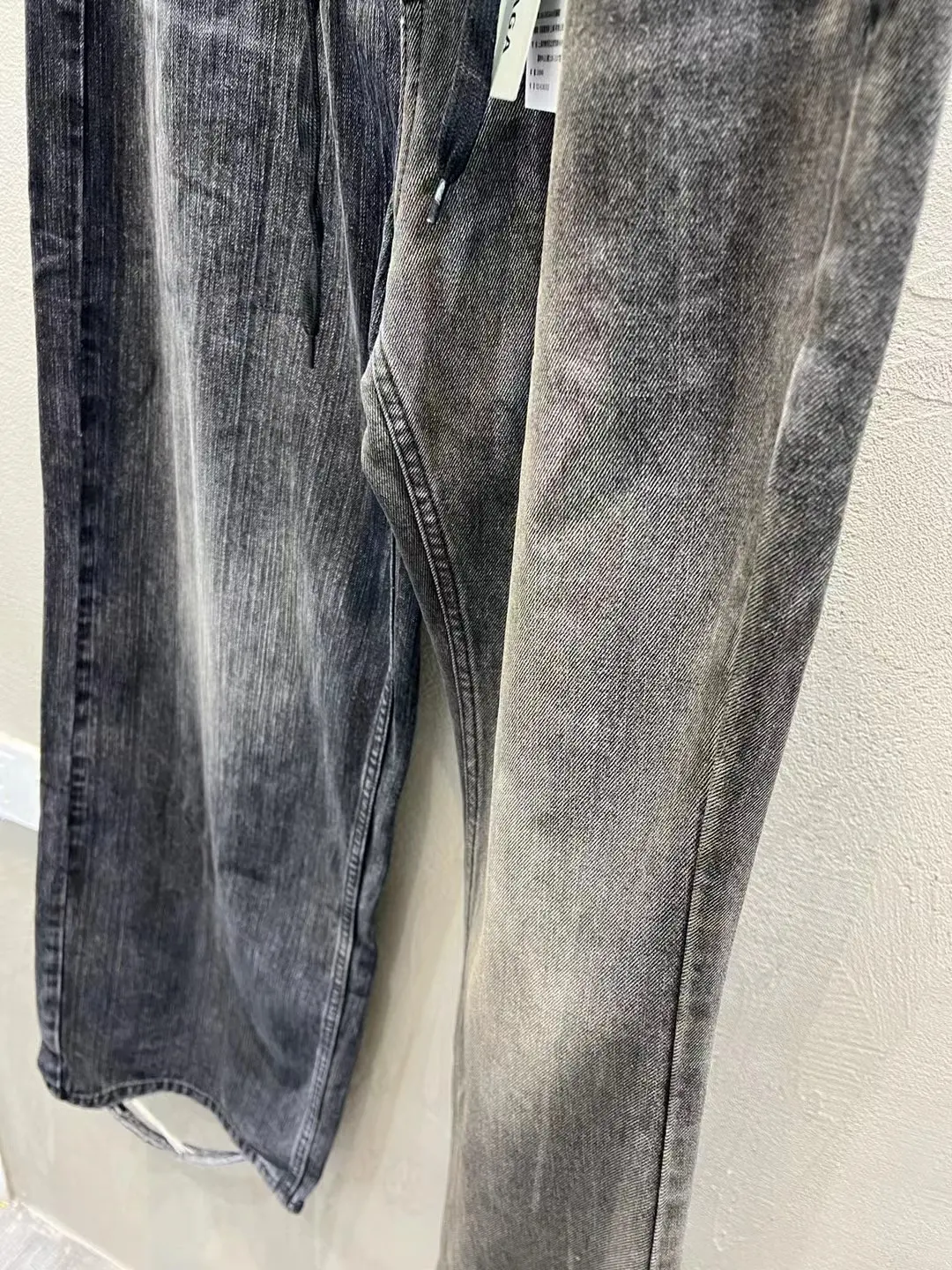 Asymmetric Hybrid Straight and Flare Jeans D23520564 — view 5