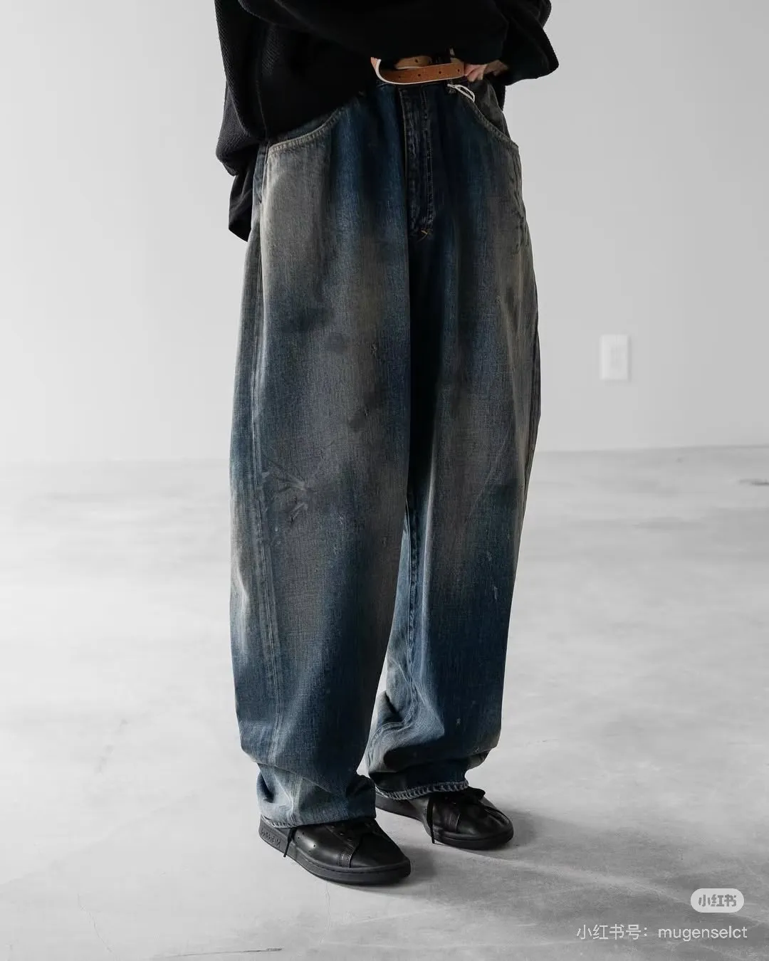 Ancellm Tapered Distressed Wash Jeans D21020561 — view 5