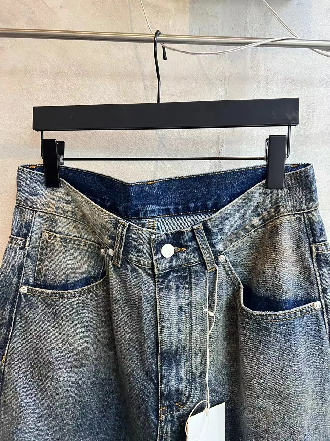 Ancellm Tapered Distressed Wash Jeans D21020561 — view 12
