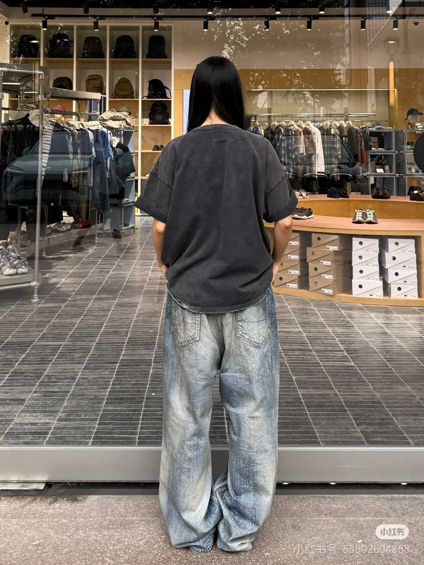 Ancellm Distressed Mud-Dyed Wide-Leg Jeans D21520566 — view 3
