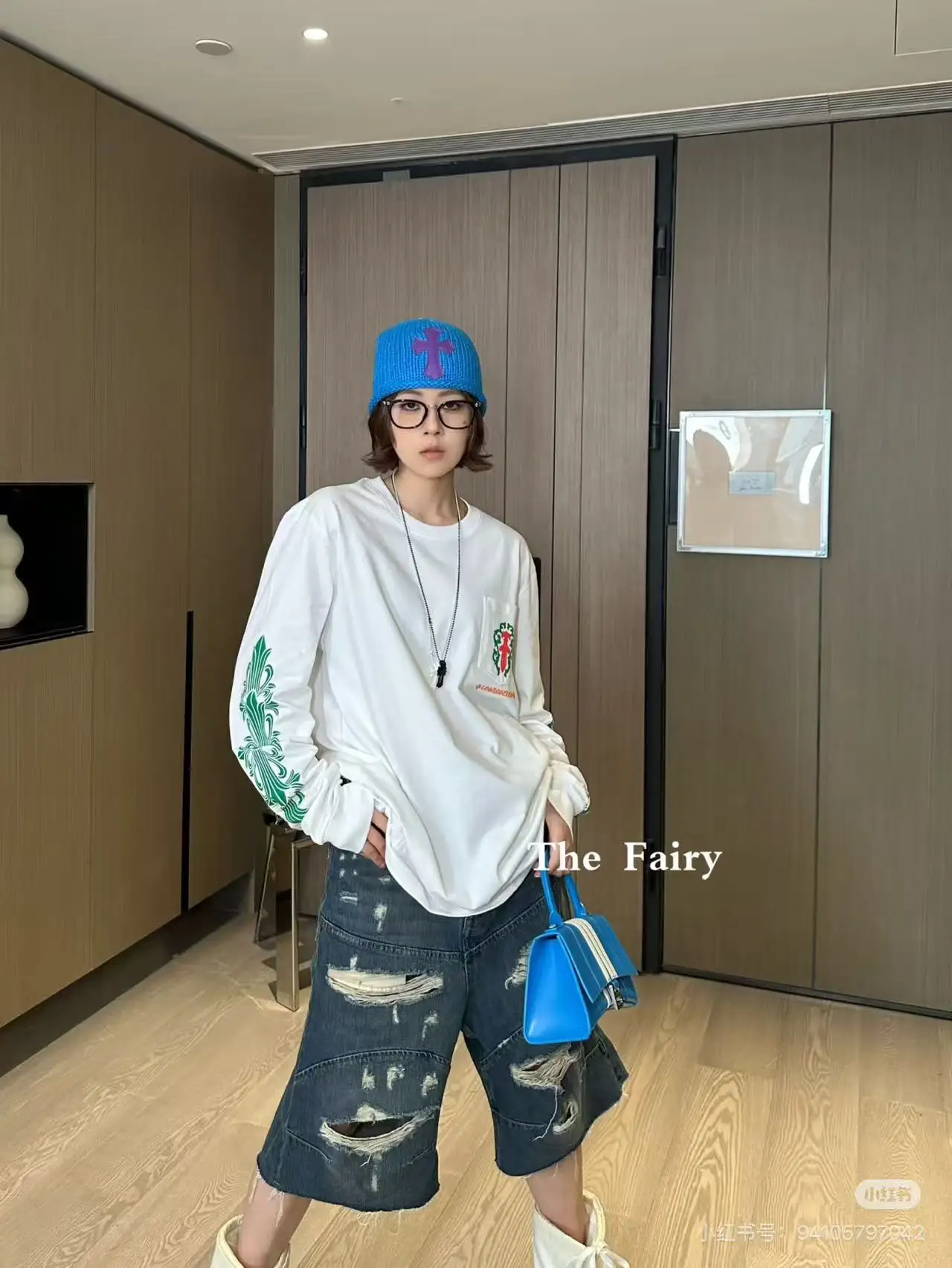 Baggy Distressed Denim Shorts D24518721 — view 6