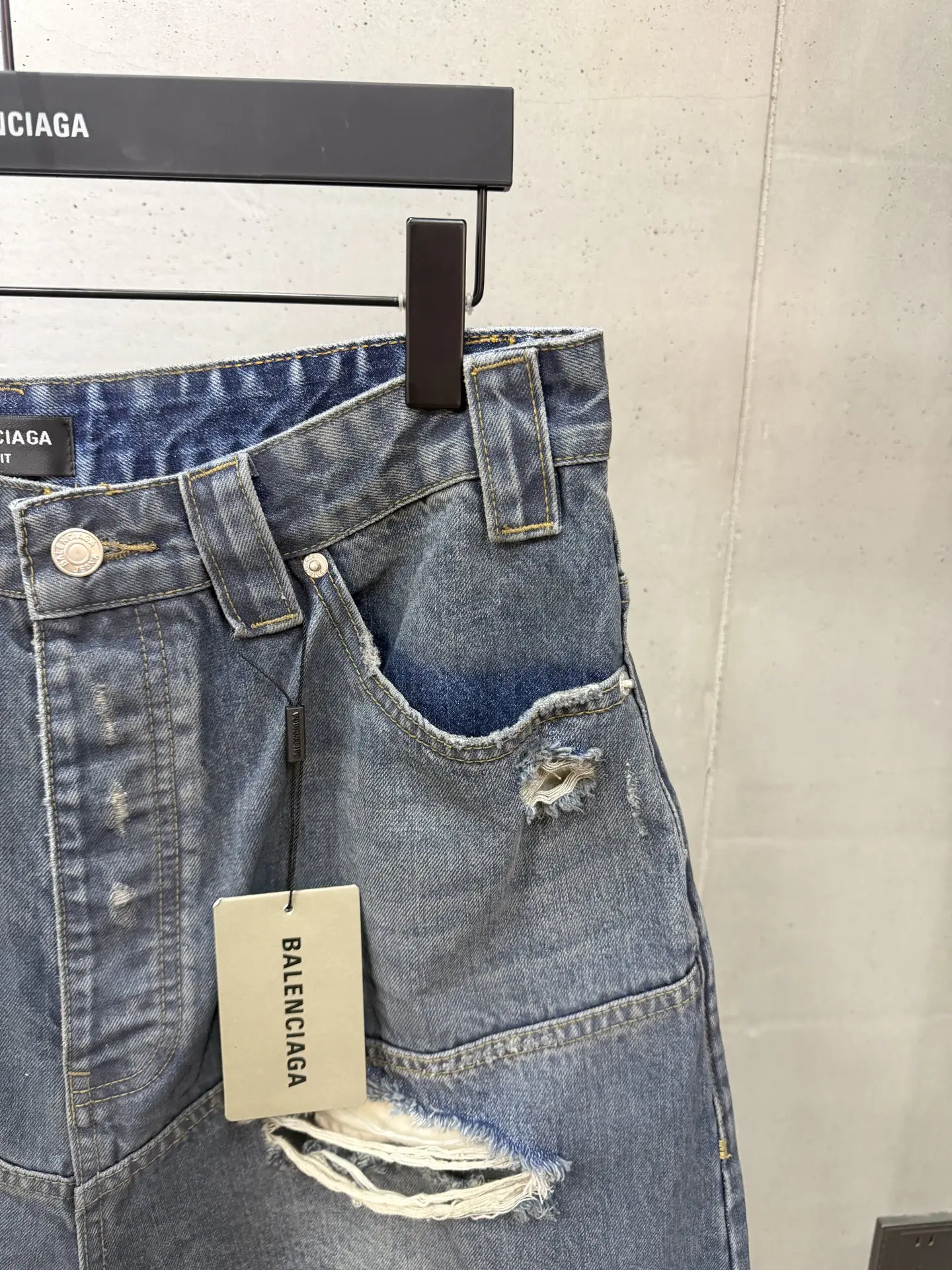 Baggy Distressed Denim Shorts D24518721 — view 13