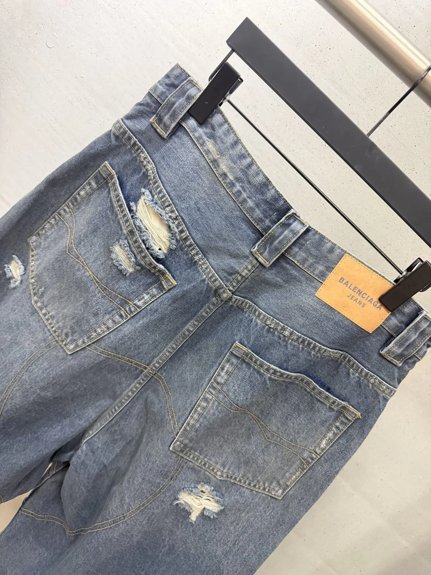 Baggy Distressed Denim Shorts D24518721 — view 16