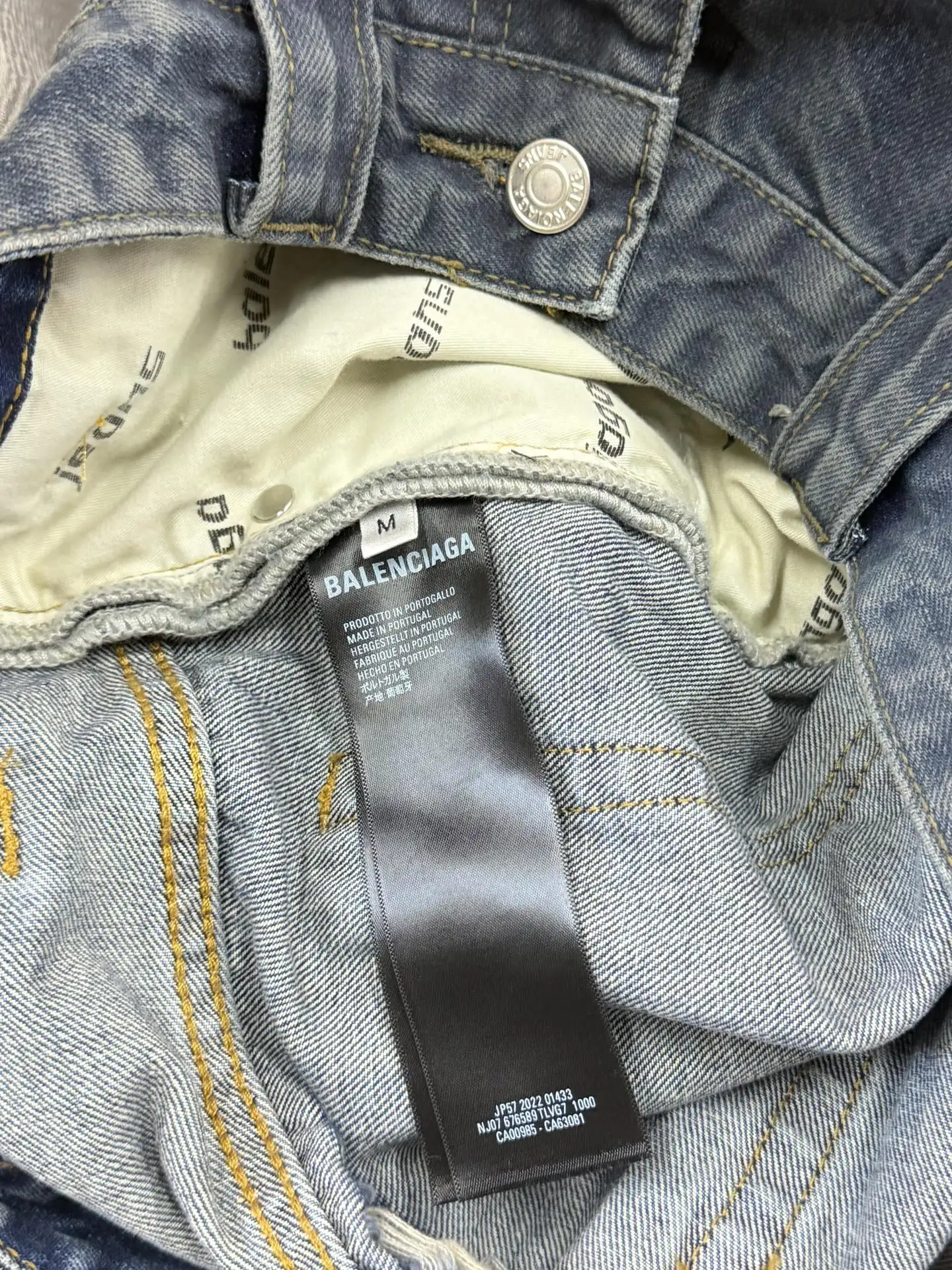 Baggy Distressed Denim Shorts D24518721 — view 17