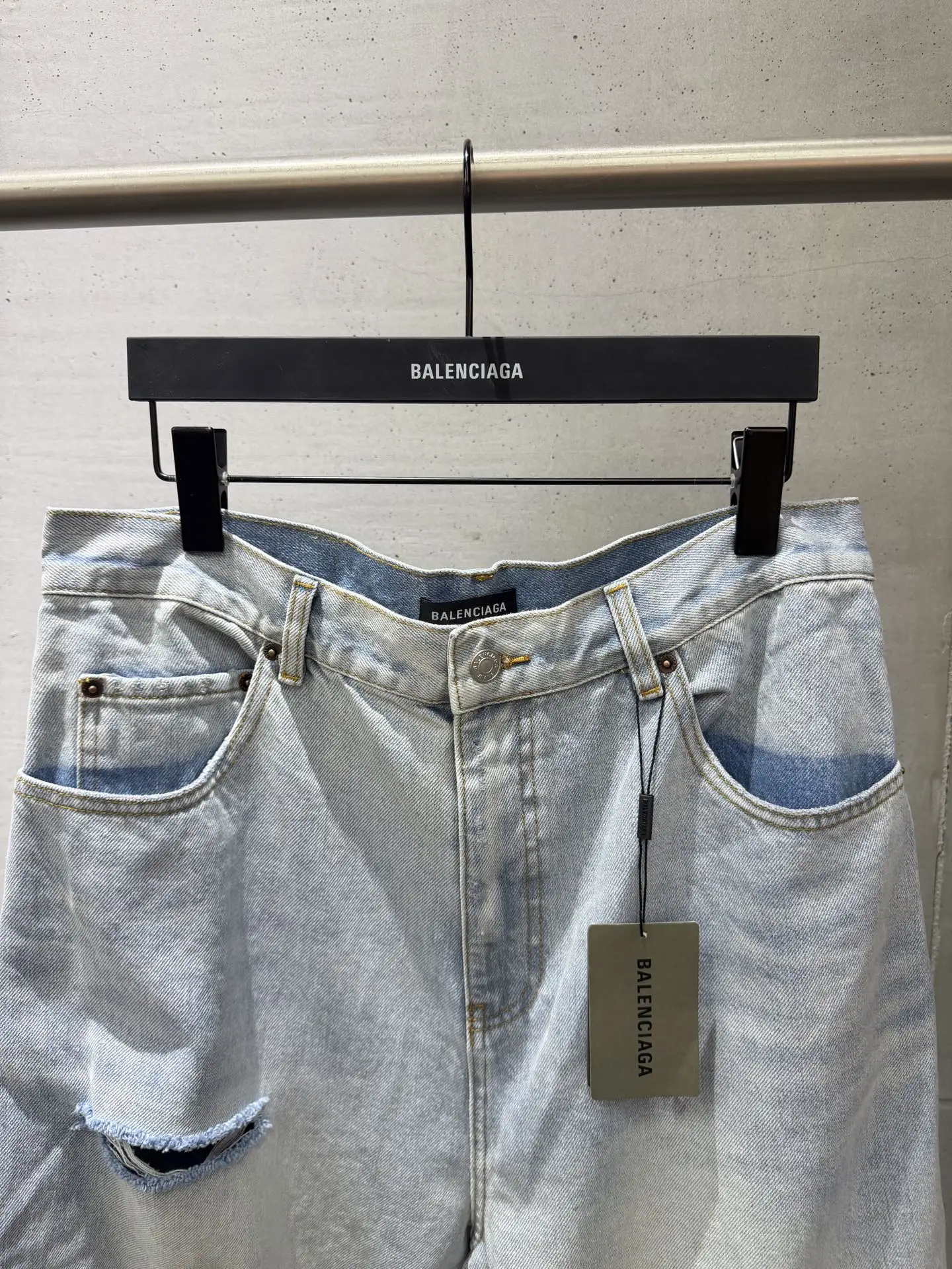 Distressed Wide-Leg Denim Jeans D21020567 — view 3