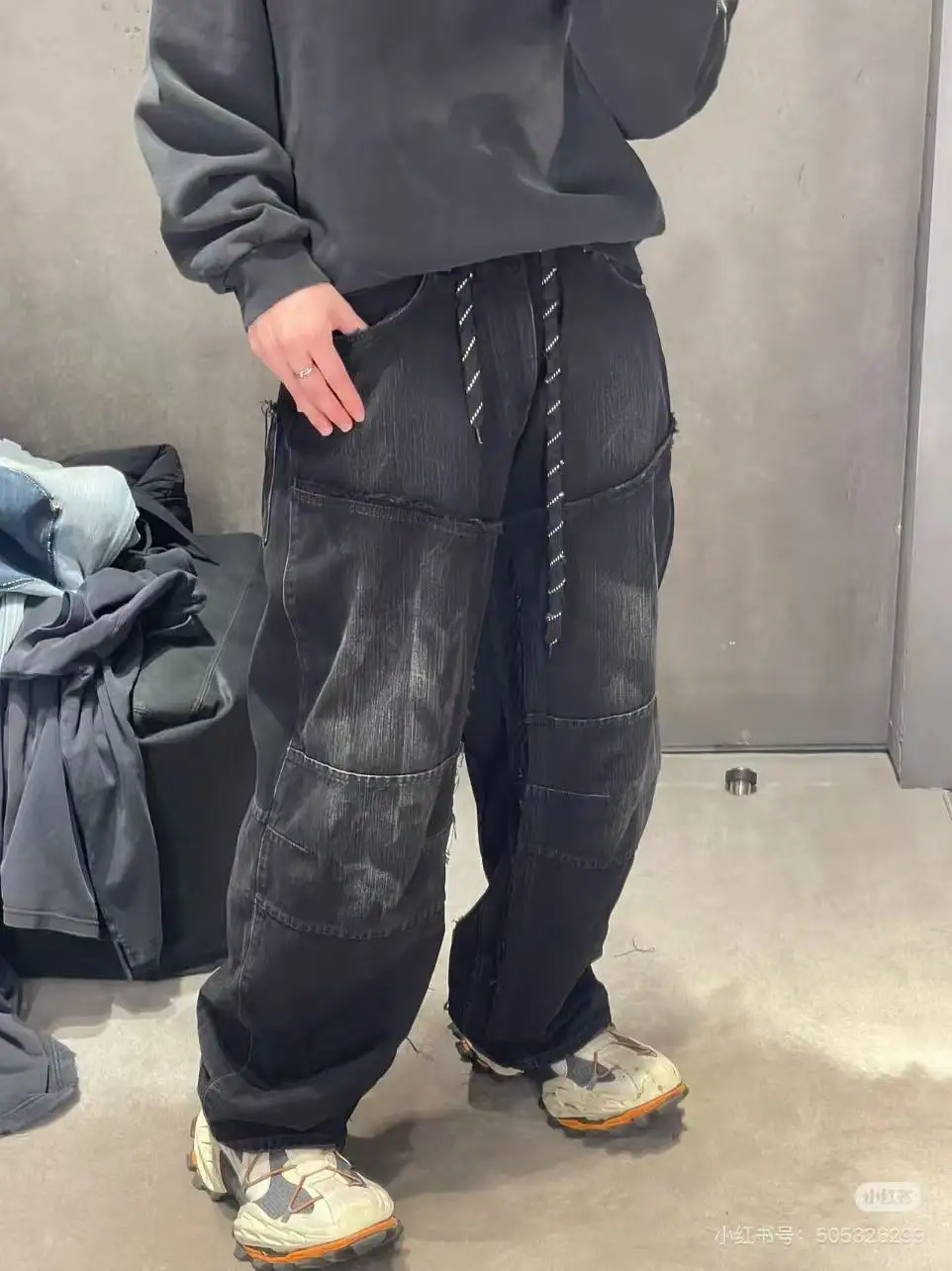 Faded Multi-Pocket Cargo Jeans D25018681 — view 3