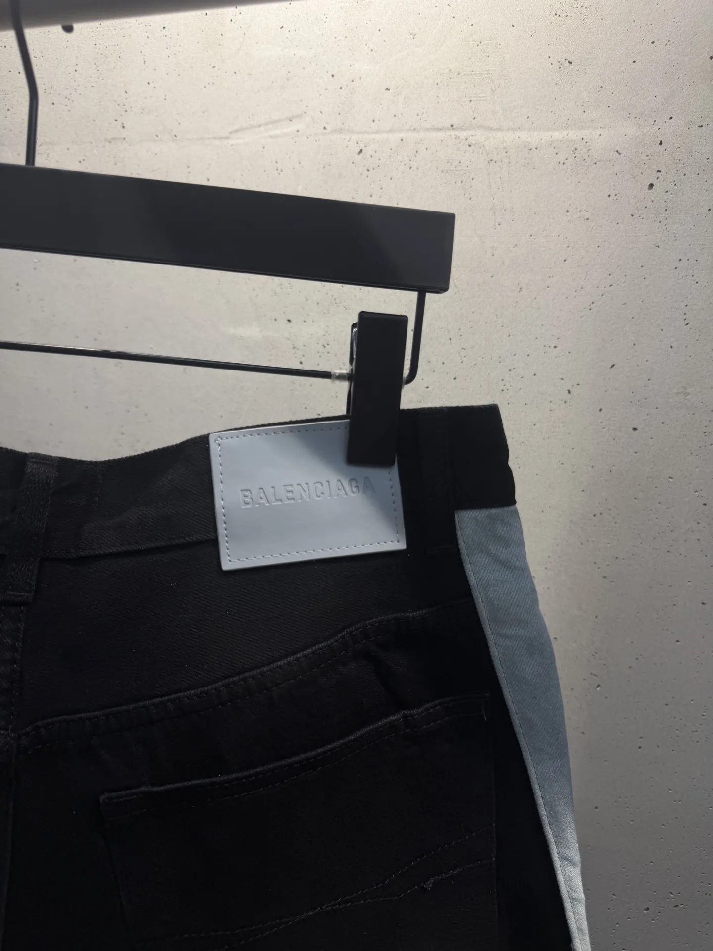 Contrast Stripe Logo Denim Shorts D20520574 — view 7