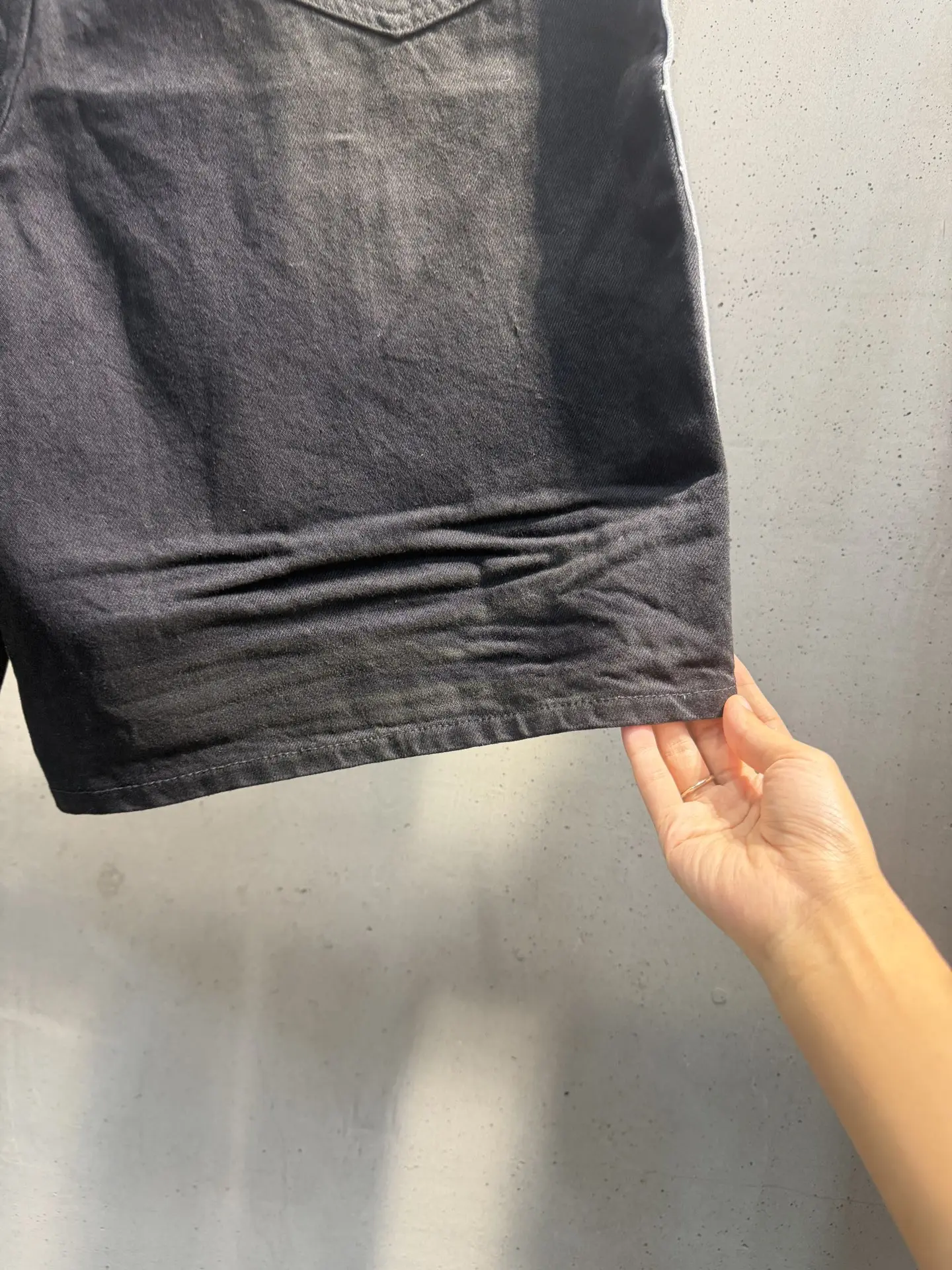 Contrast Stripe Logo Denim Shorts D20520574 — view 8