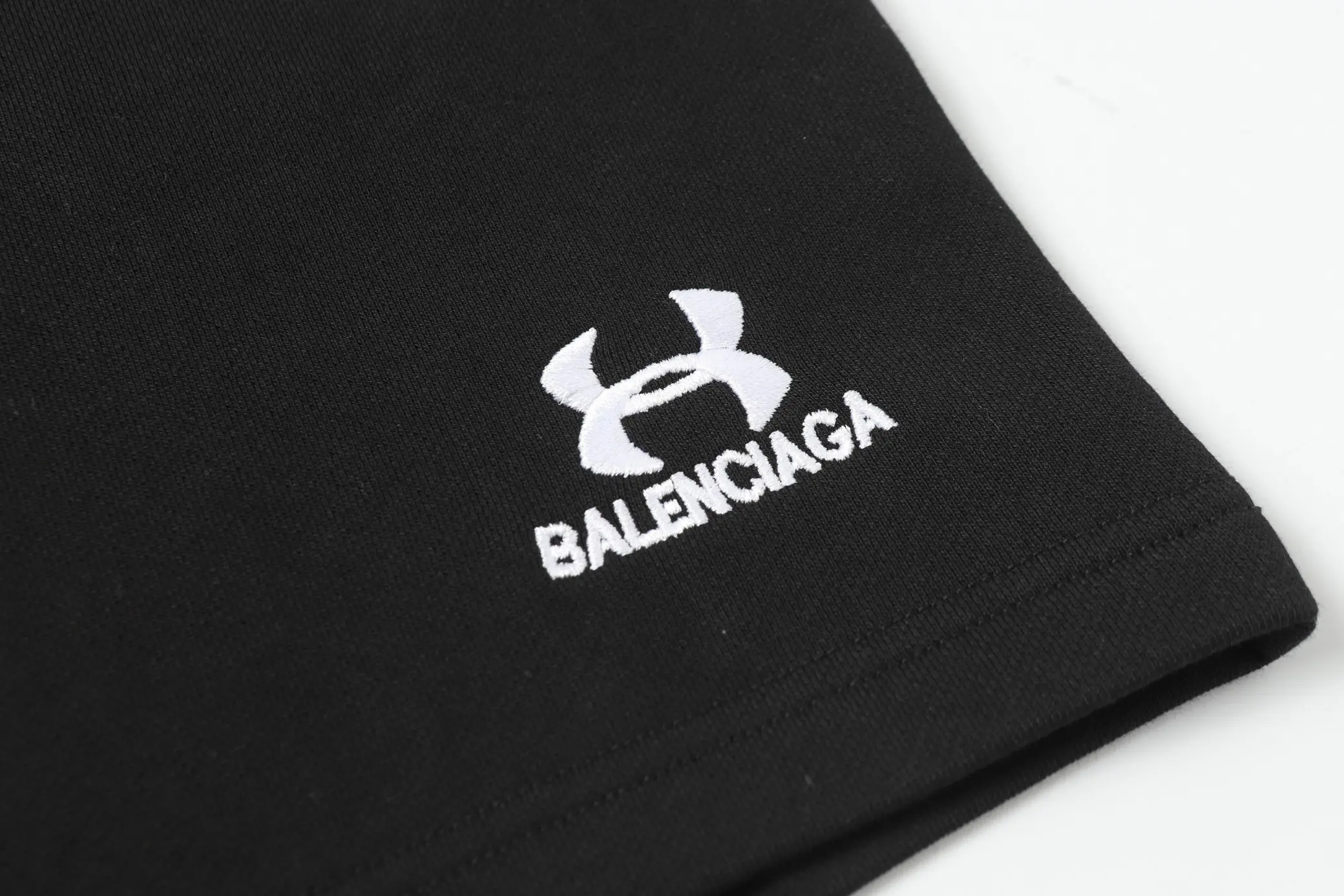 Logo Embroidered Cotton-Jersey Shorts D17518709 — view 3