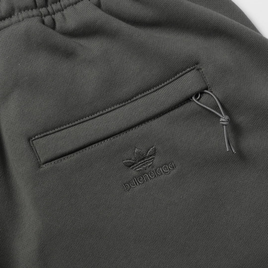 Balenciaga x Adidas Logo-Embroidered Fleece Shorts D18012825 — view 3